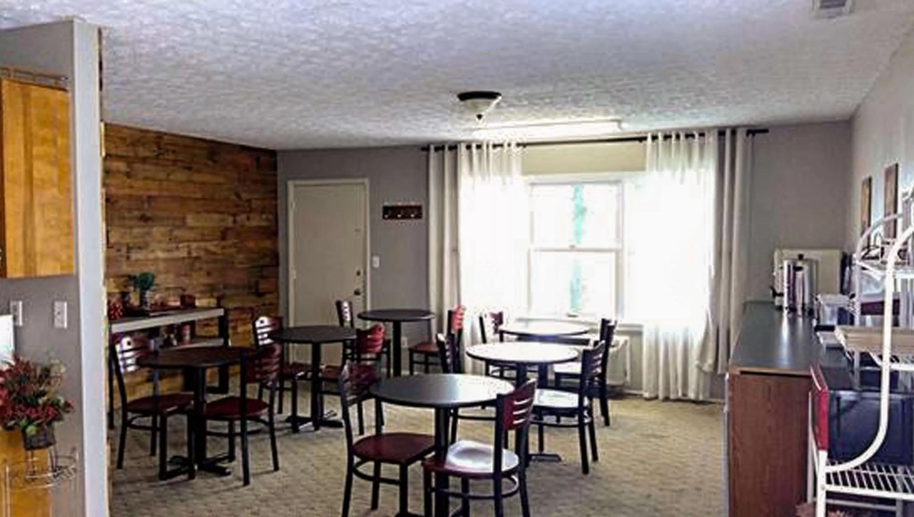 Restaurant/places to eat in Sunrise Inn Williamstown