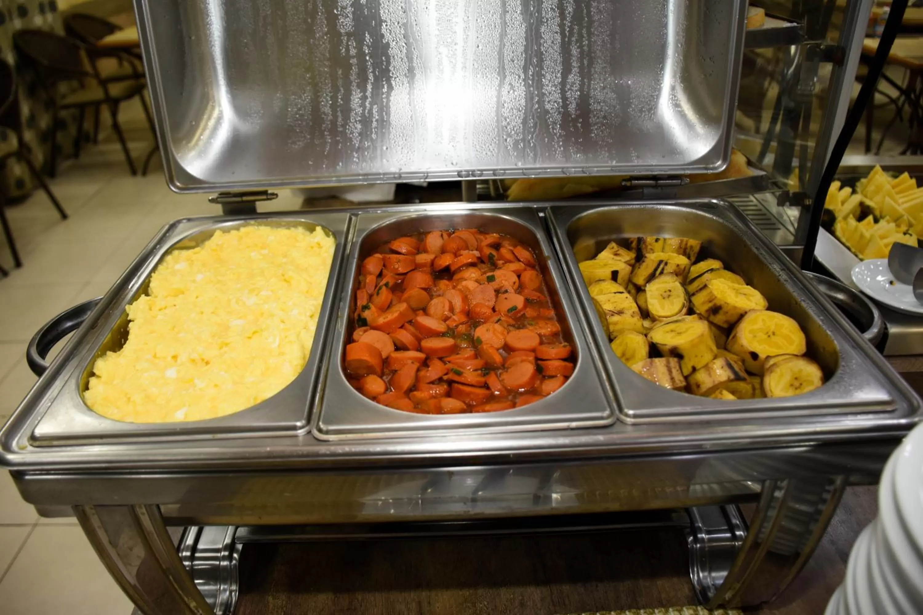 Food in Larison Executive - by Easy Hotéis