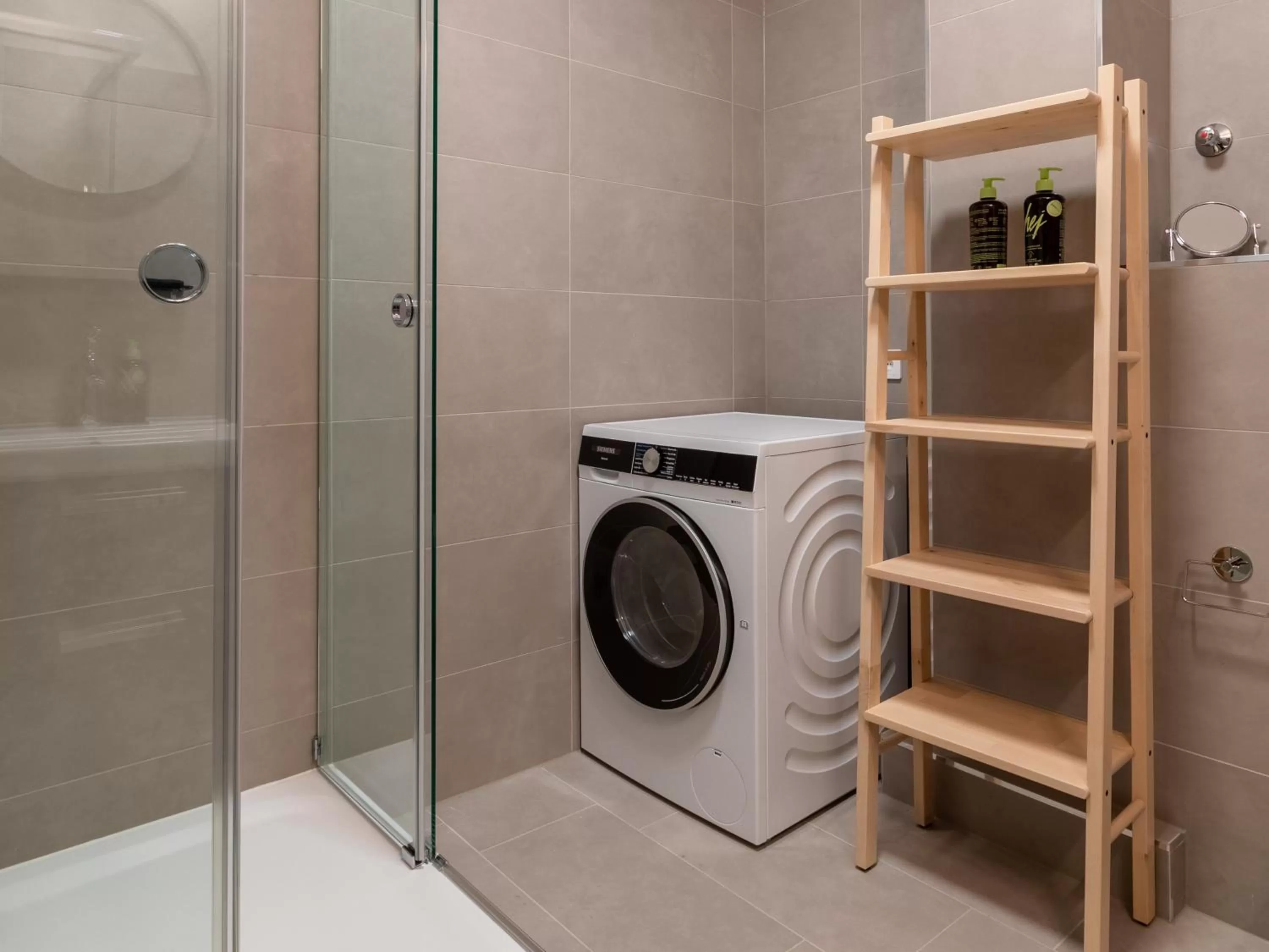 Bathroom in Limehome Berlin Luise Henriette Str - Digital Access