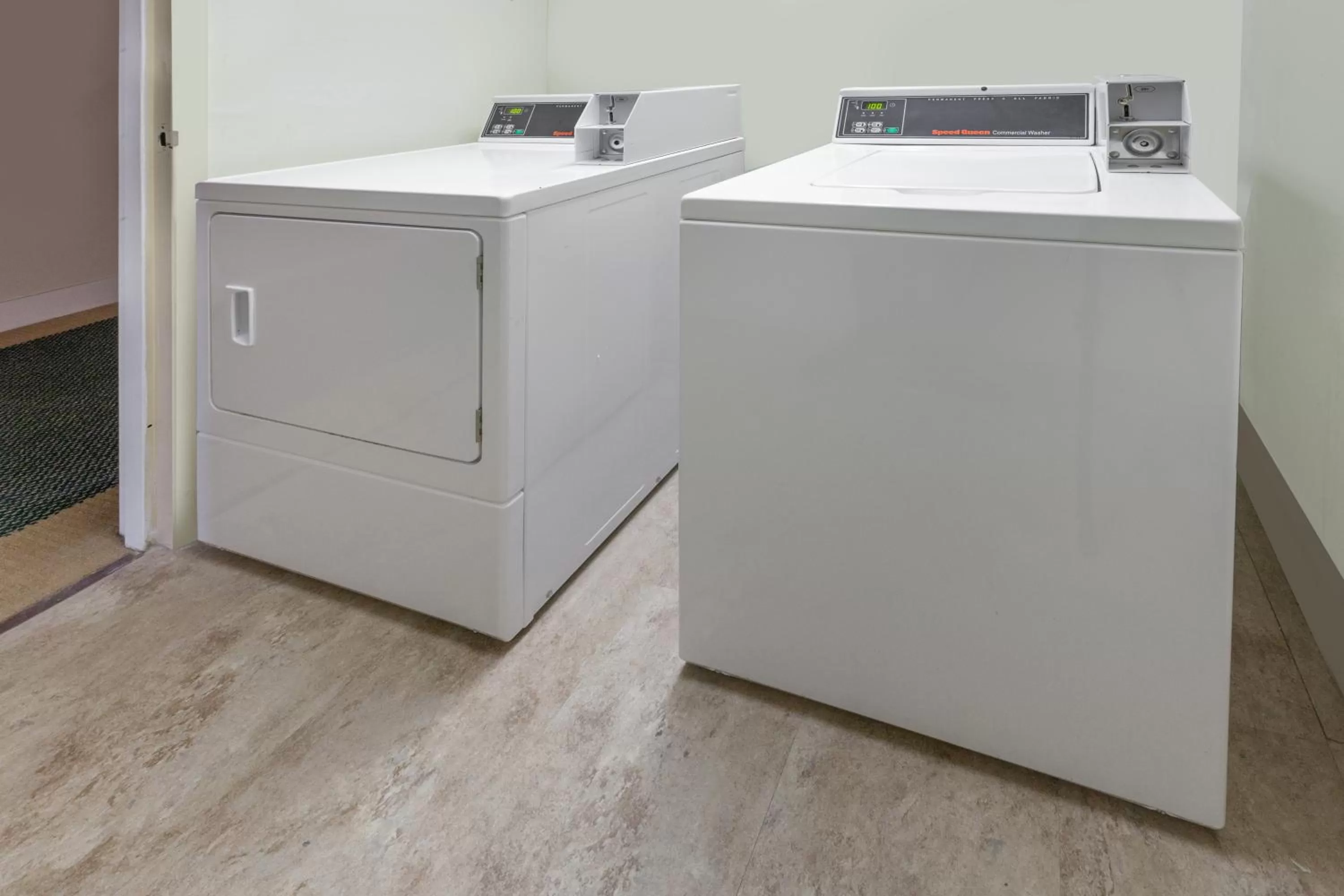 Area and facilities in Days Inn by Wyndham Sherman