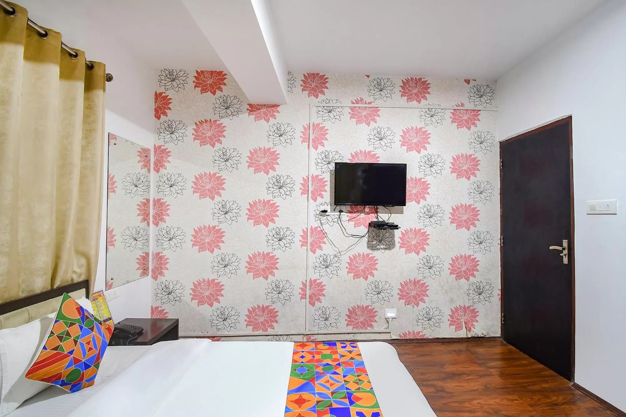 TV and multimedia, TV/Entertainment Center in FabHotel Snoopy