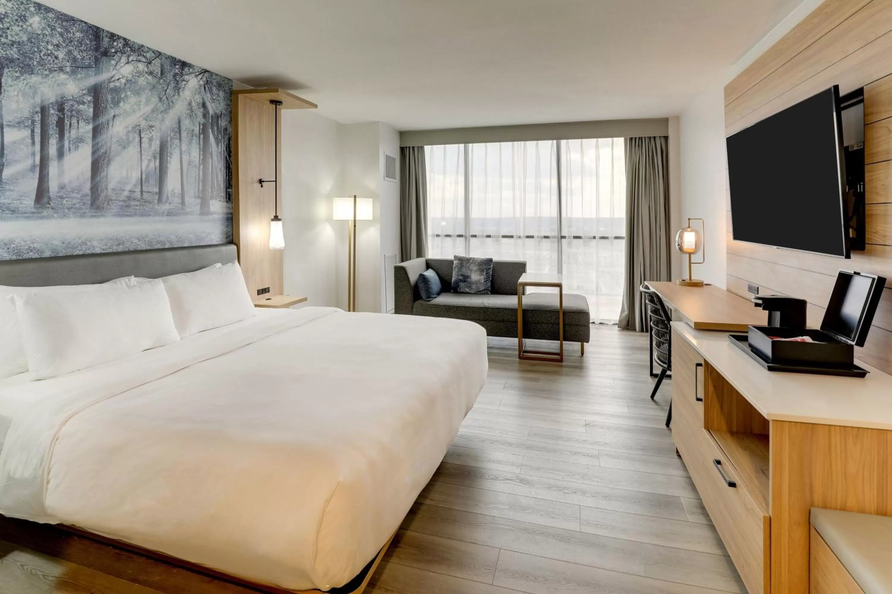 King Guest Room - Concierge Level in Mobile Marriott