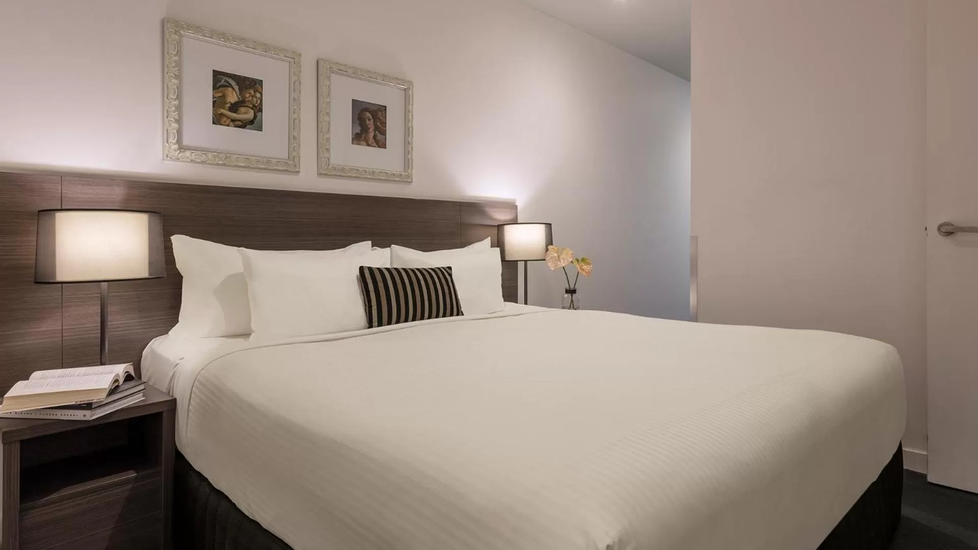 One-Bedroom Apartment - No Housekeeping in WRAP on Southbank