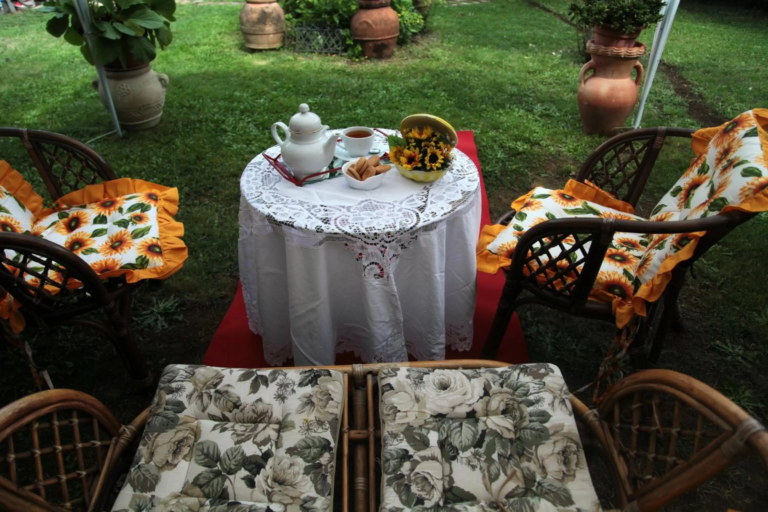 Facade/entrance in Casa del Girasole