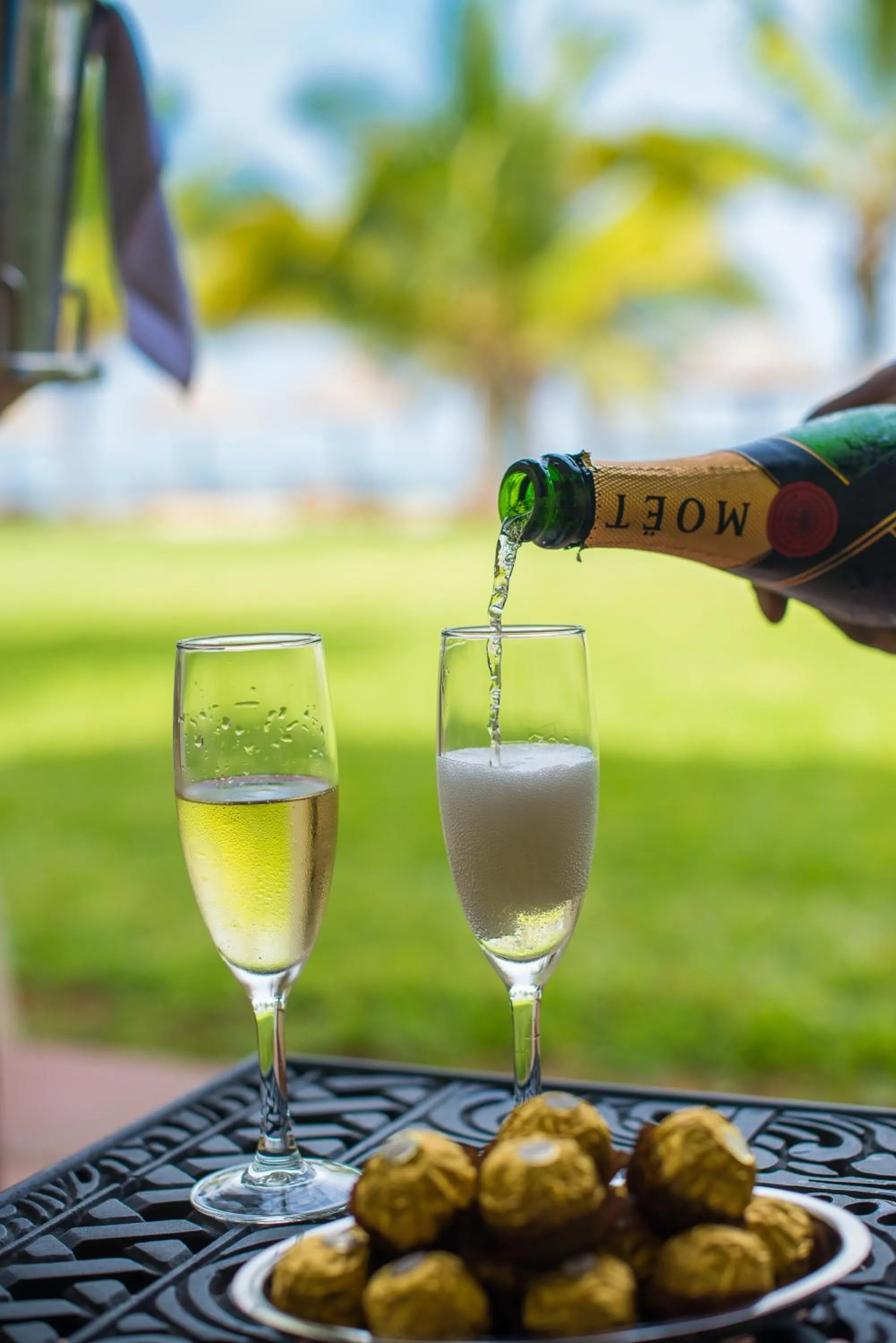 Food and drinks in White Sands Hotel