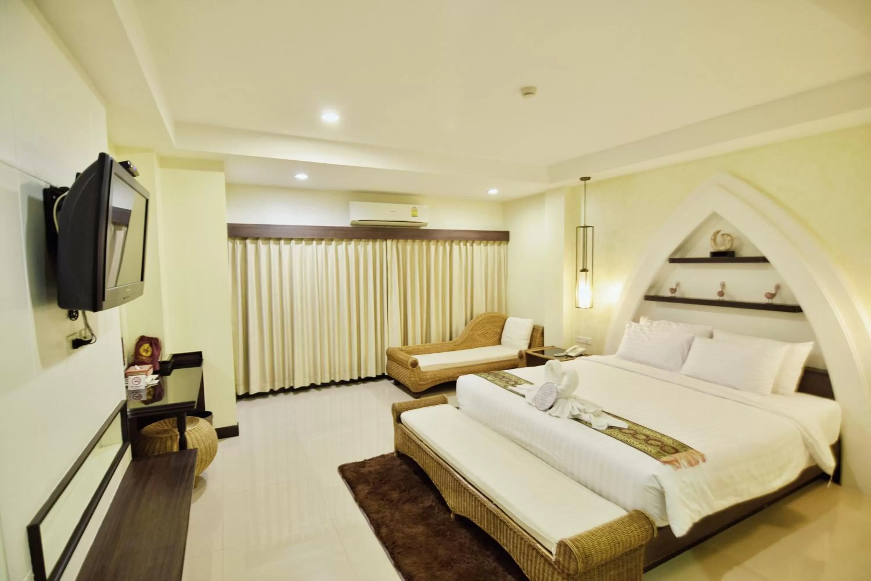 Photo of the whole room, Bed in Phanomrungpuri Hotel Buriram