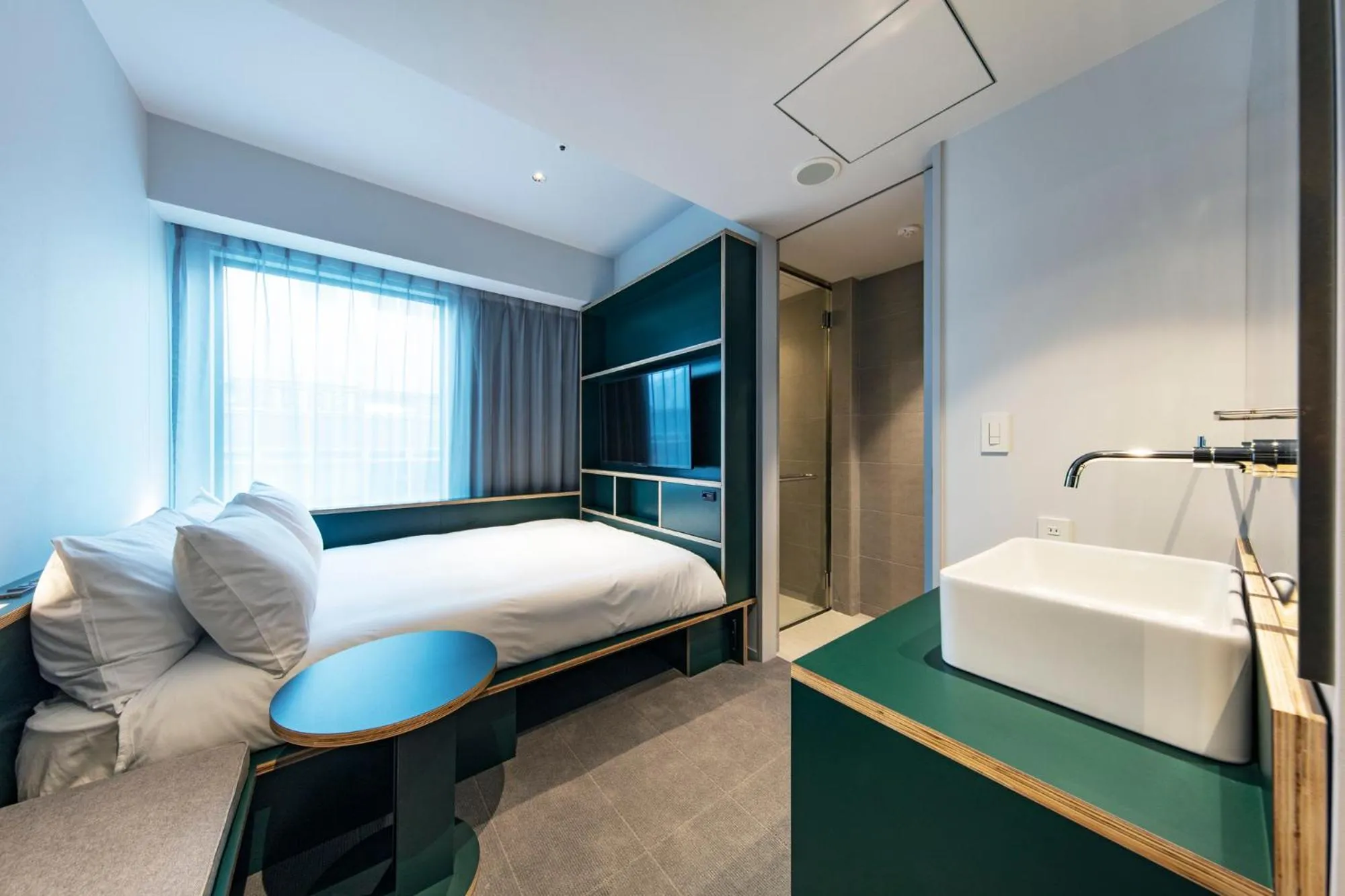 Photo of the whole room, Bed in all day place shibuya