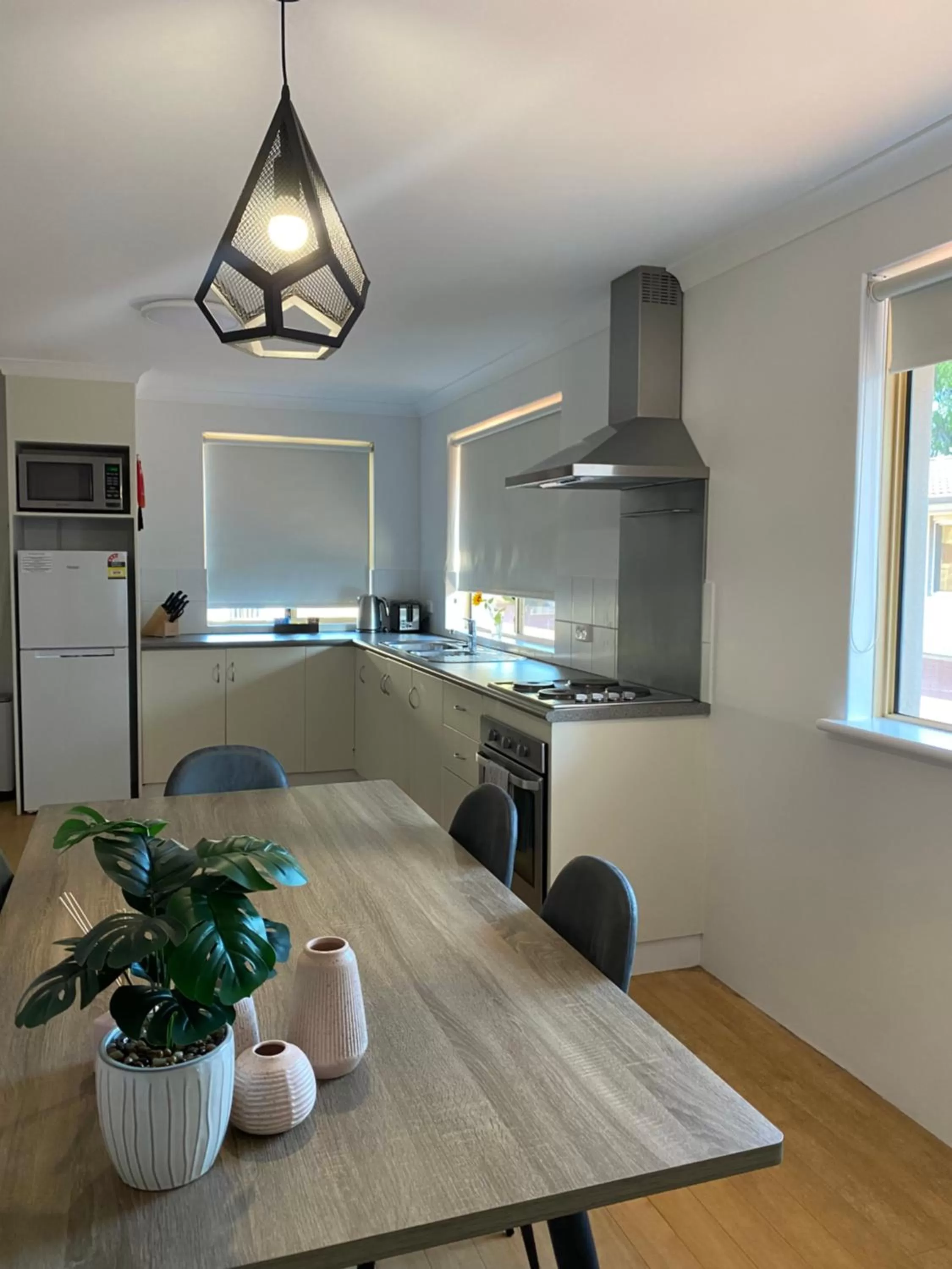 Kitchen or kitchenette, Kitchen/Kitchenette in Archipelago Apartments Esperance