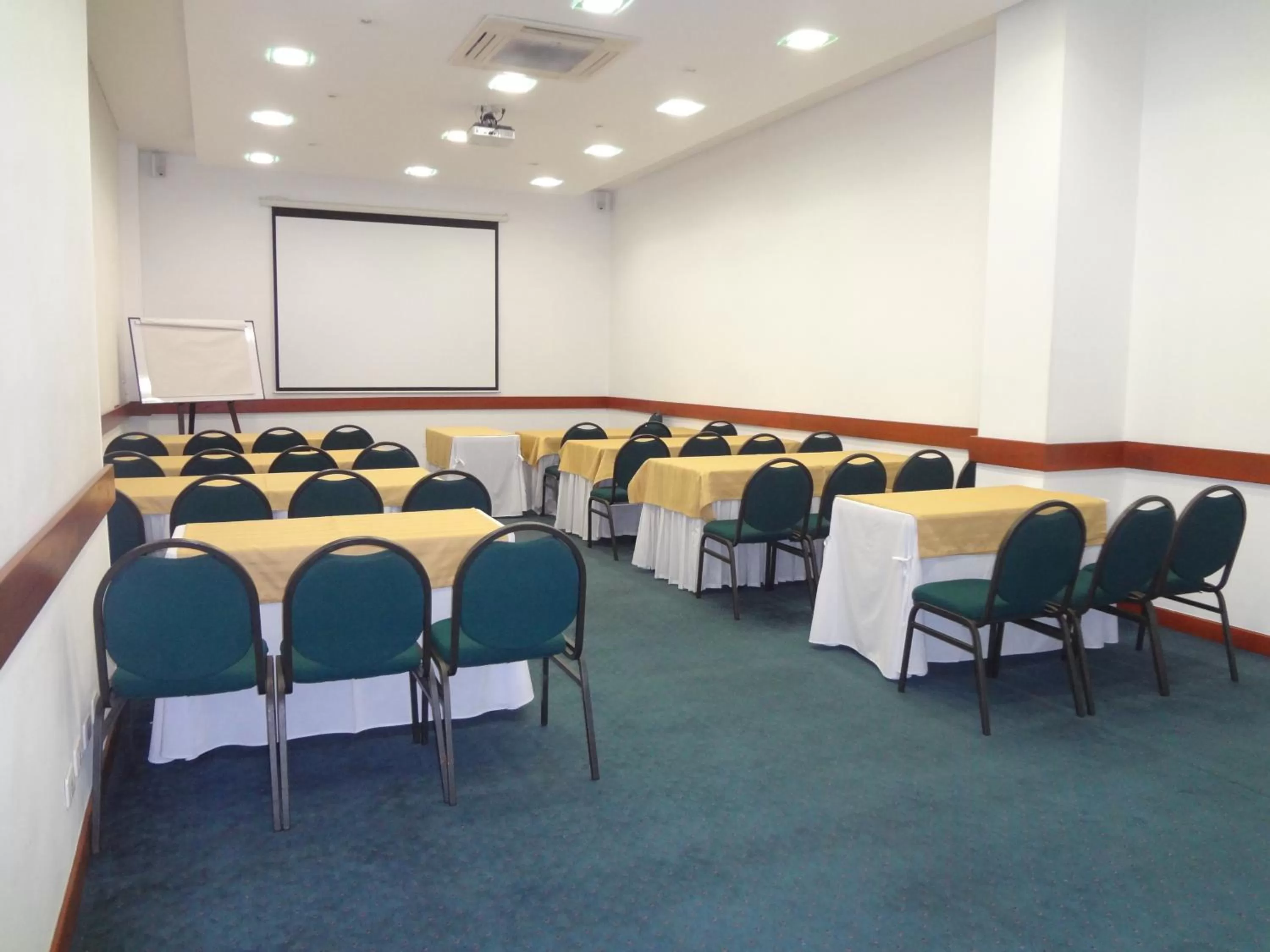 Business facilities in Torre de Cali Plaza Hotel