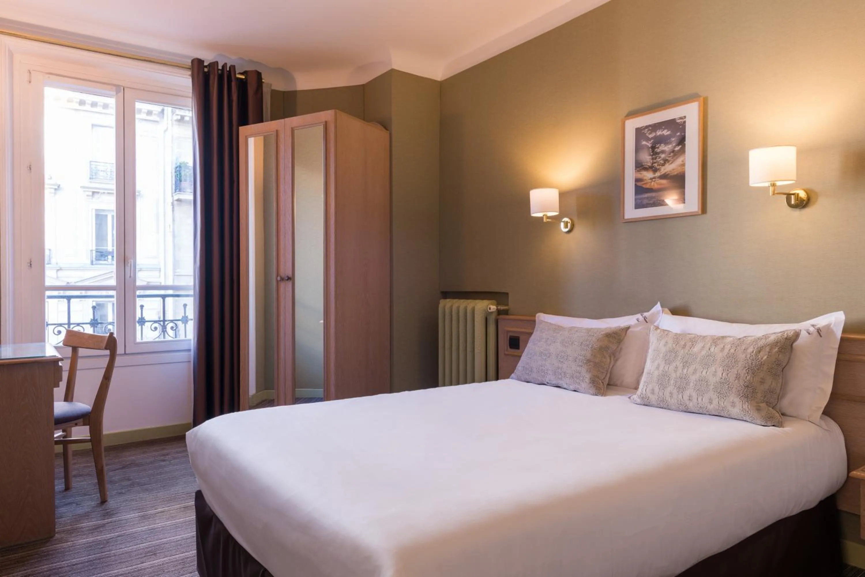 Other, Bed in Paris France Hotel