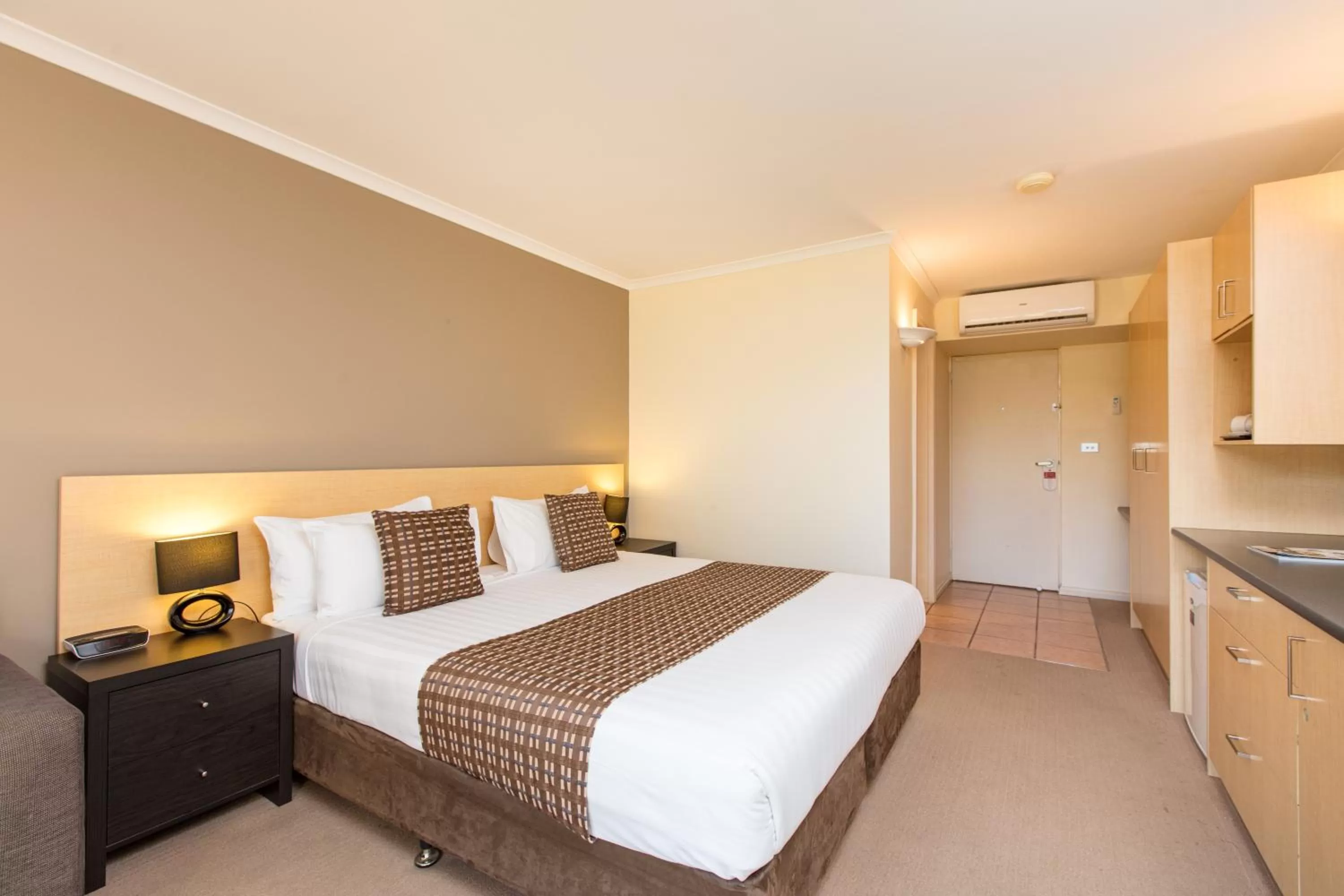 Bed in Mildura Inlander Resort