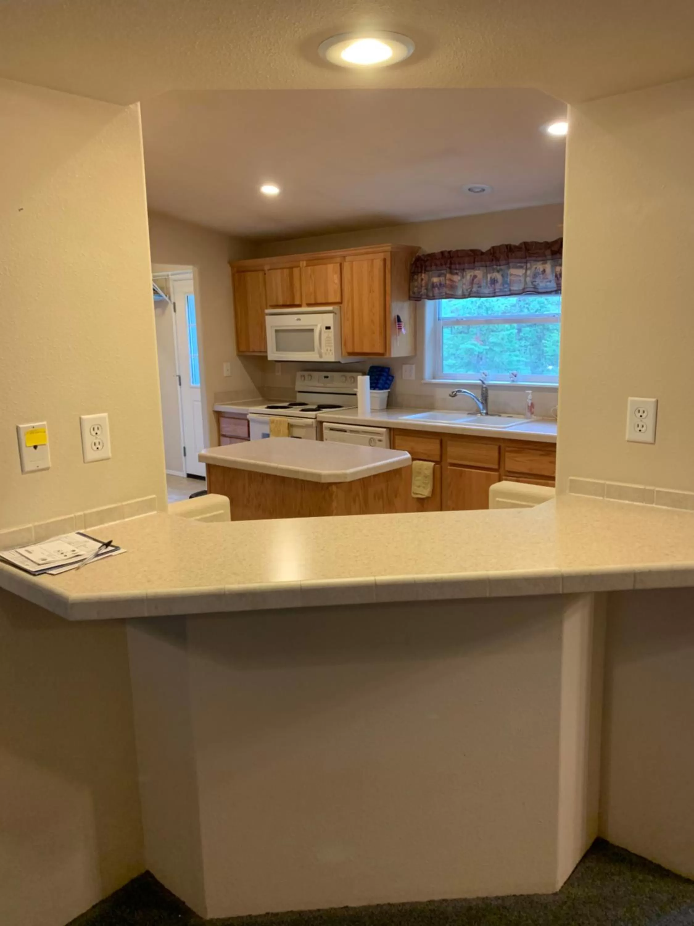 Kitchen or kitchenette in Glacier Haven Inn