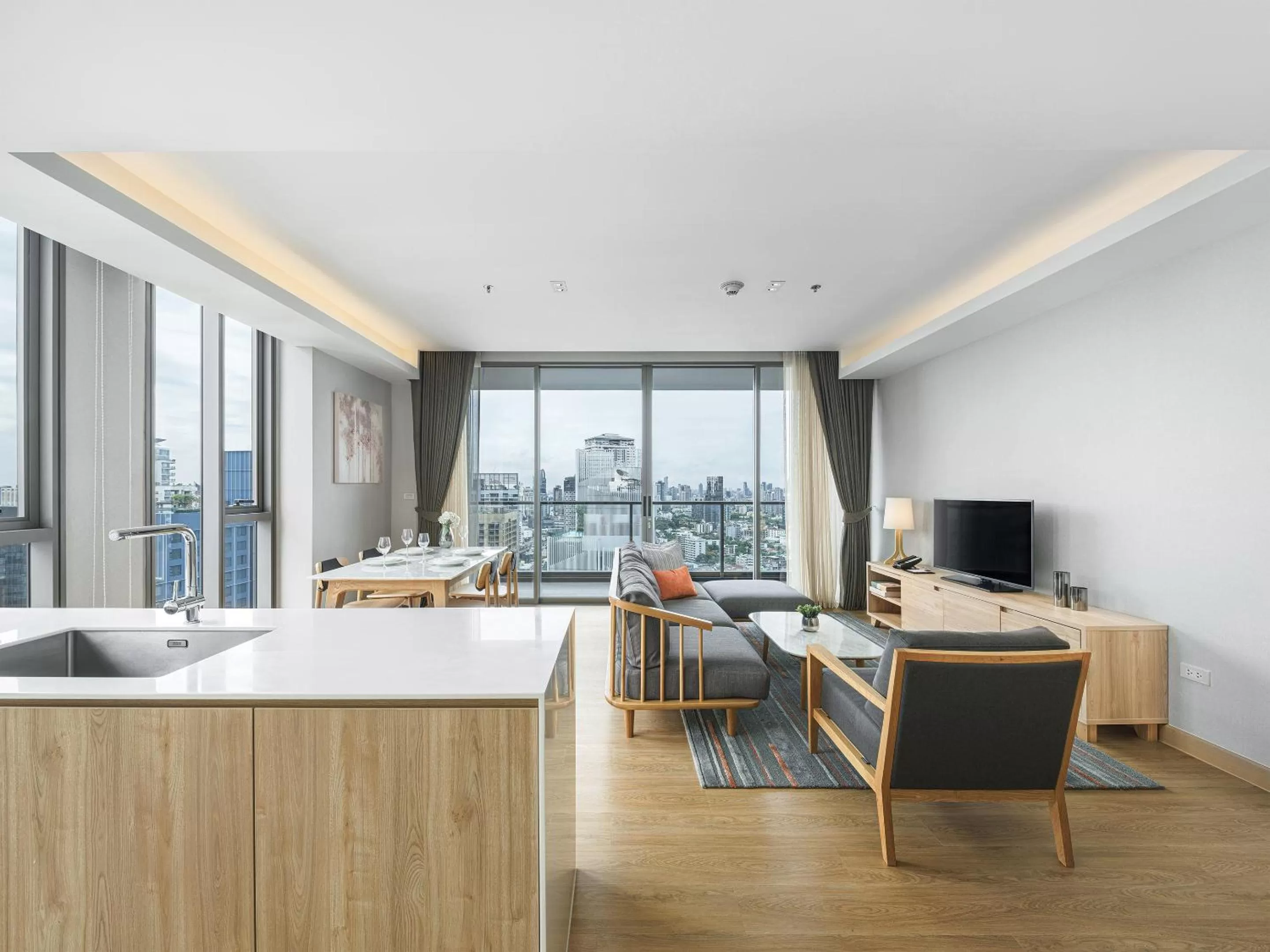 TV and multimedia in Oakwood Suites Bangkok