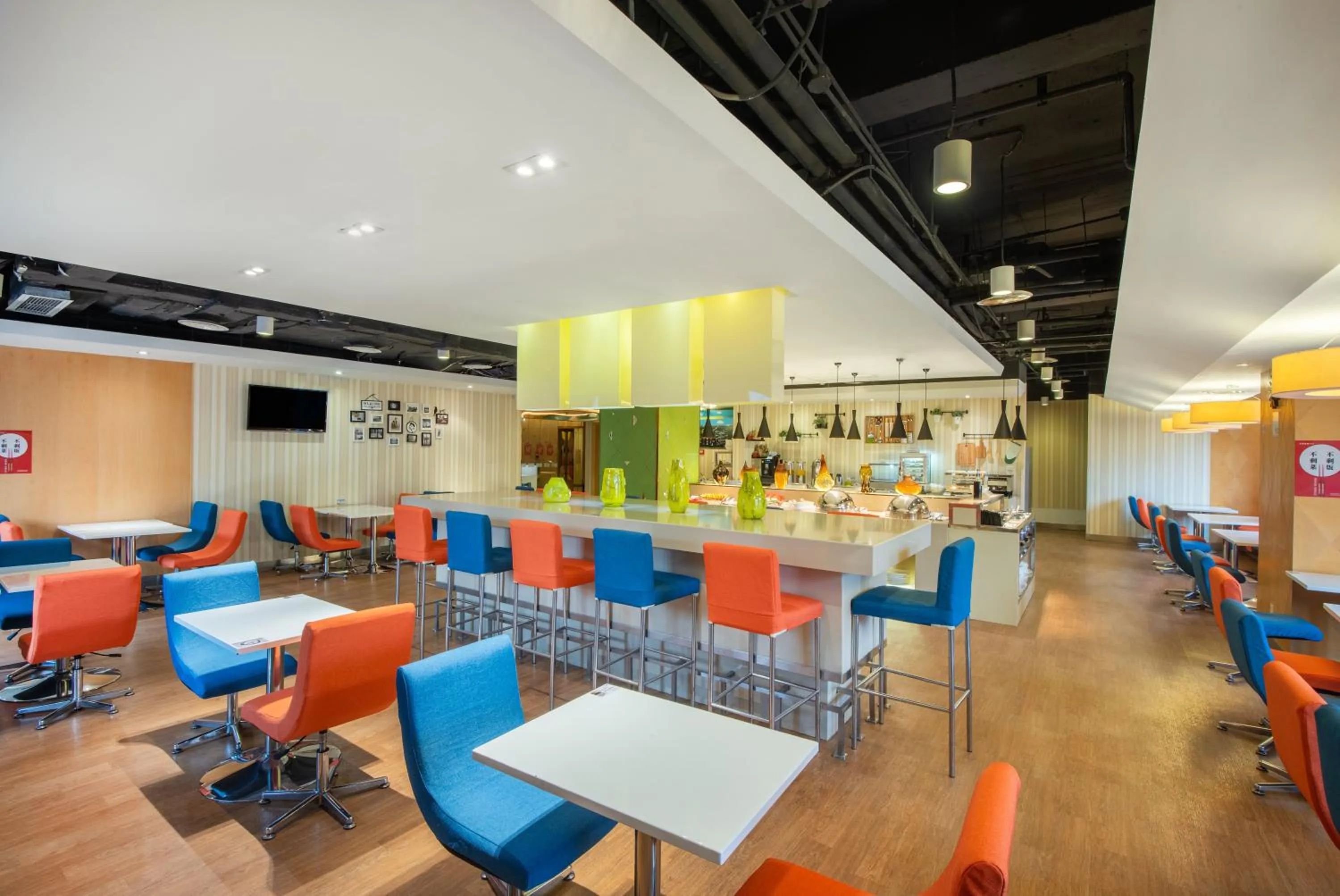 Restaurant/places to eat in Holiday Inn Express Changzhou Centre by IHG