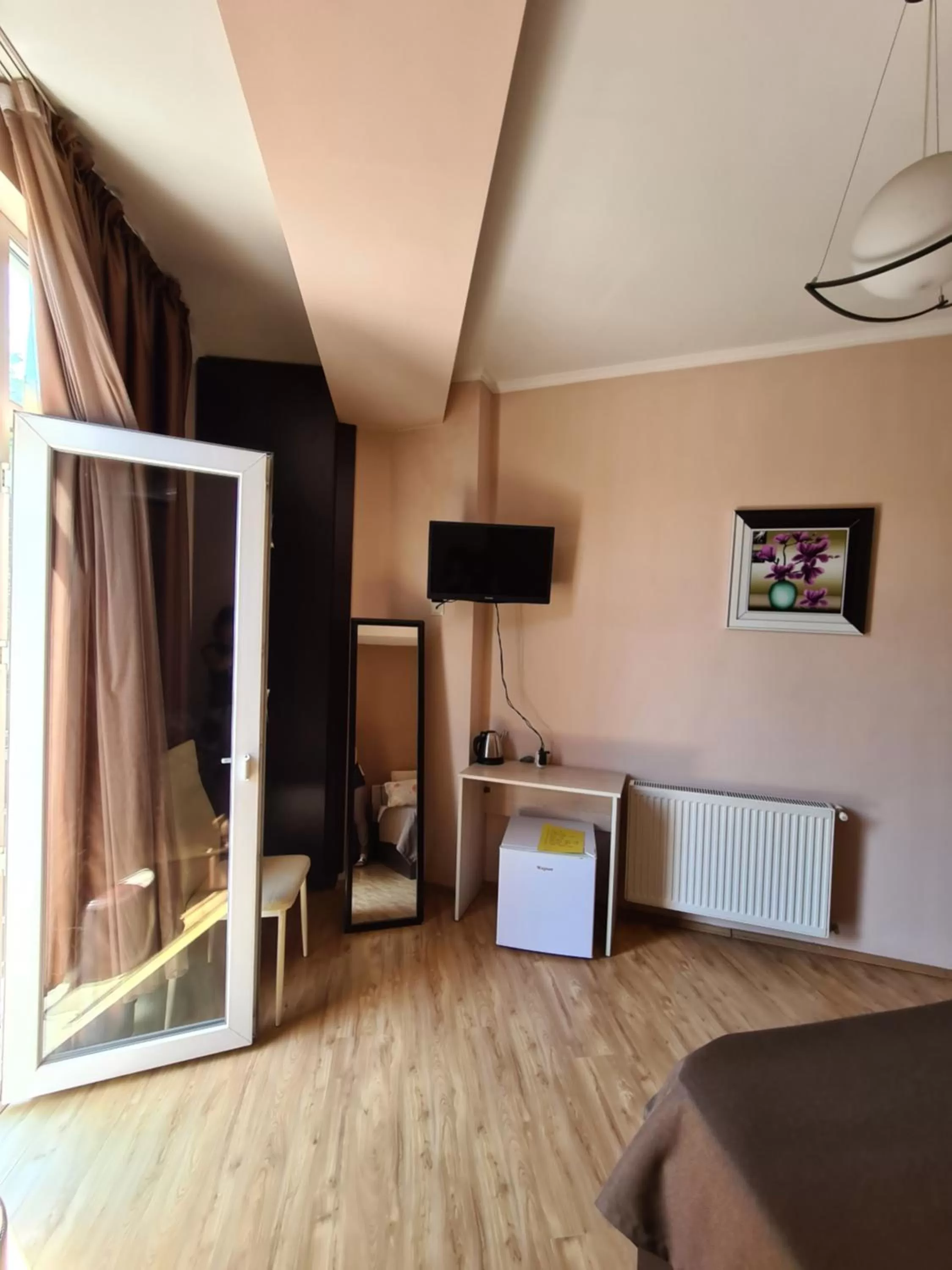 TV/Entertainment Center in Shatell