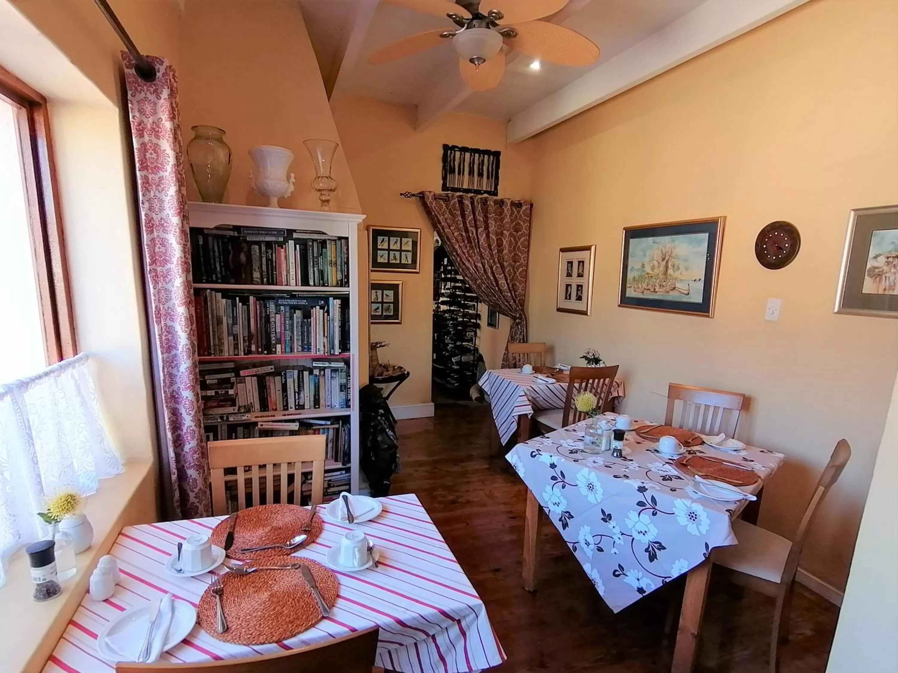 Dining area in Squirrels Corner