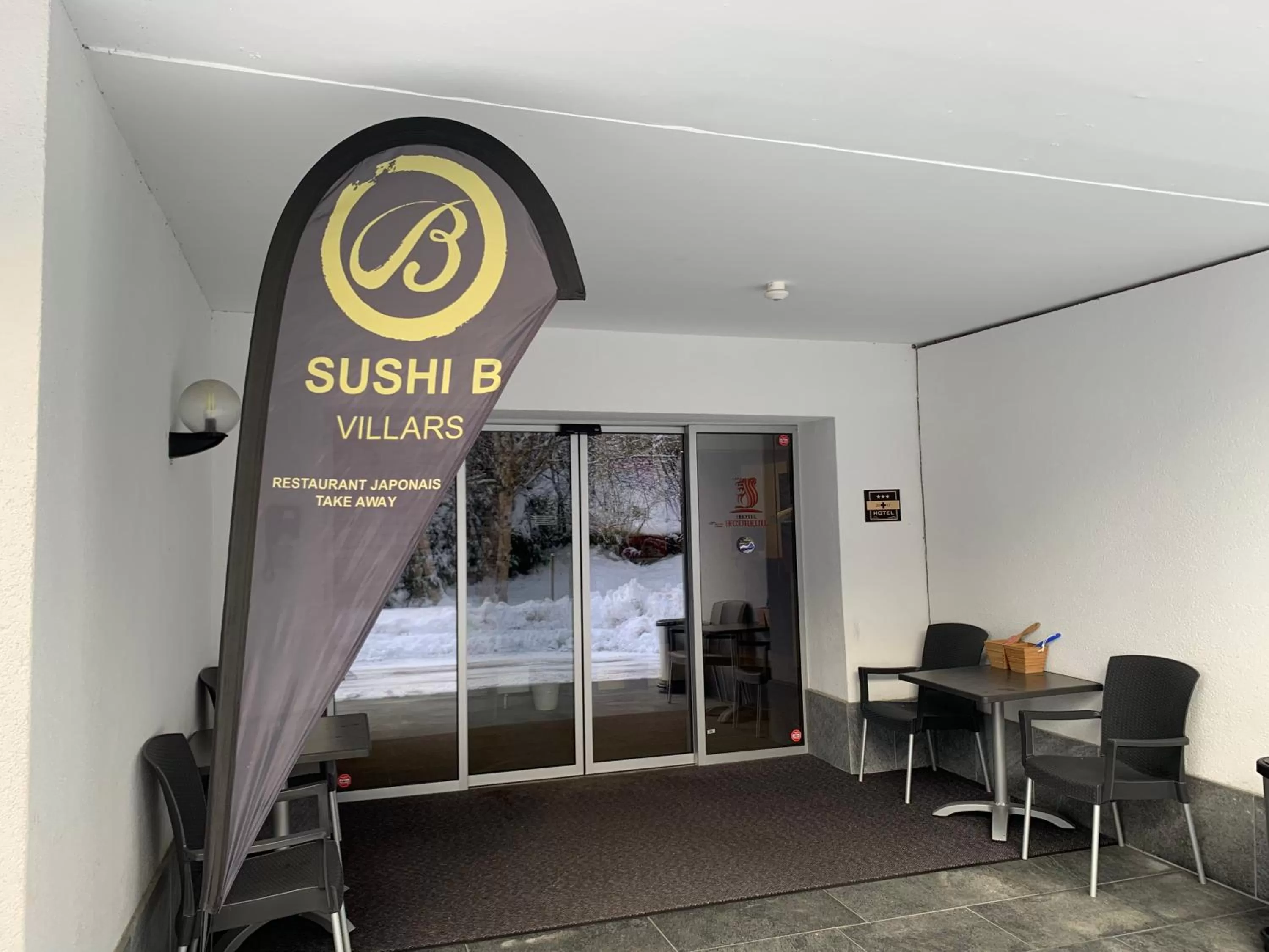 Facade/entrance in Hôtel Ecureuil Villars