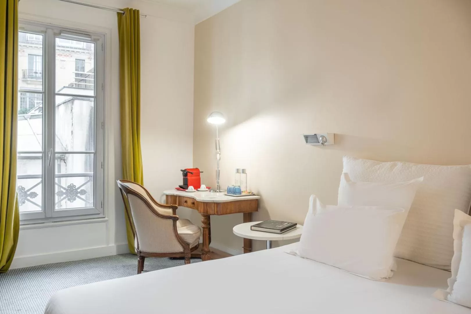 Bedroom, Bed in Hôtel Arvor Saint Georges