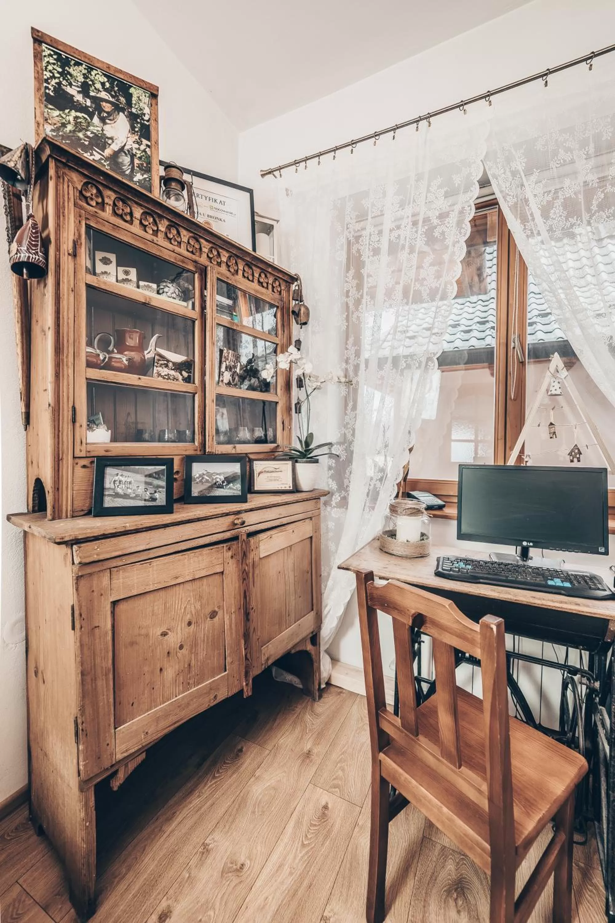 Decorative detail, TV/Entertainment Center in Chata u Bronka