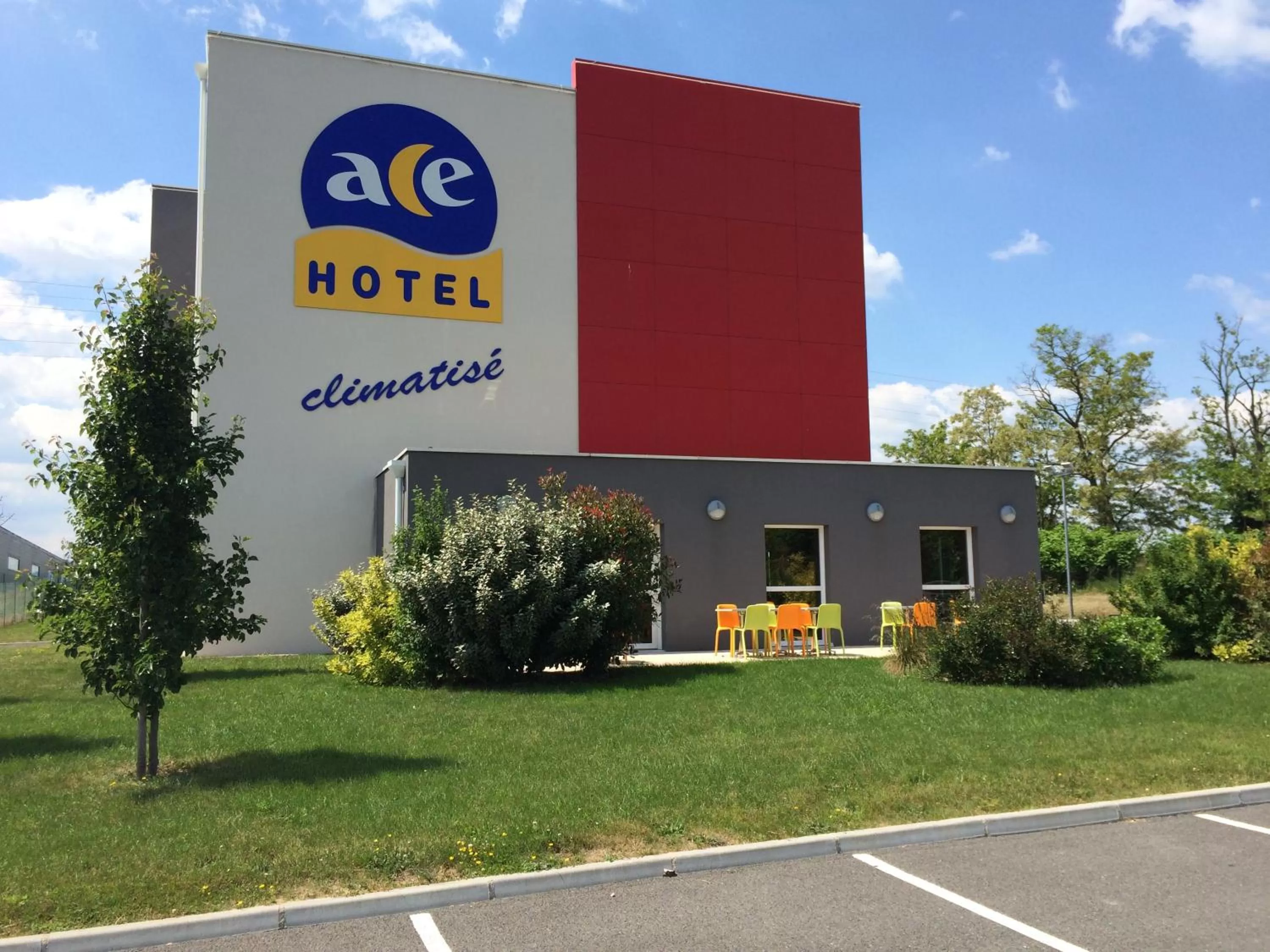 Facade/entrance in Ace Hotel Roanne