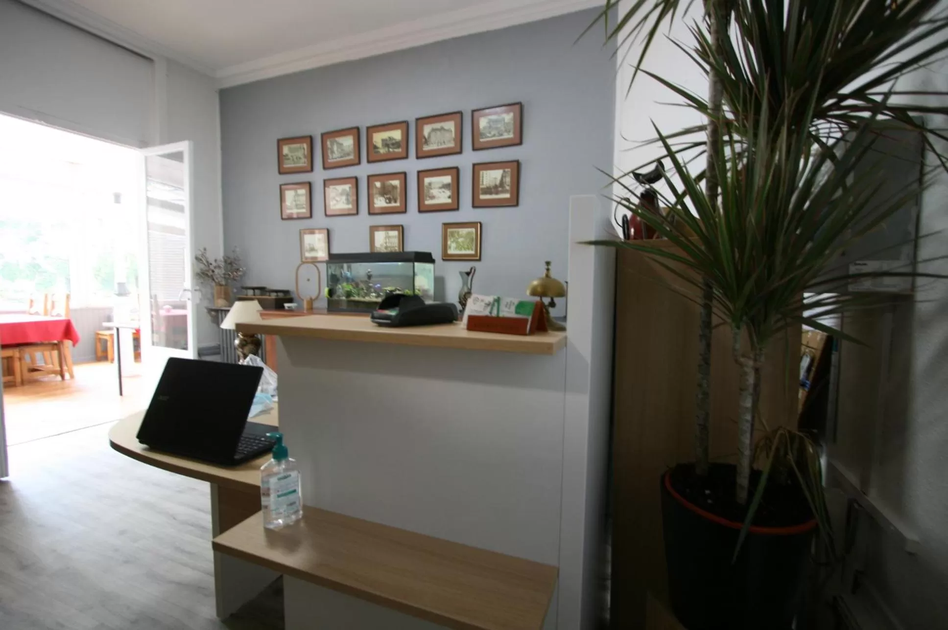 Lobby or reception in Hôtel Le Picardy