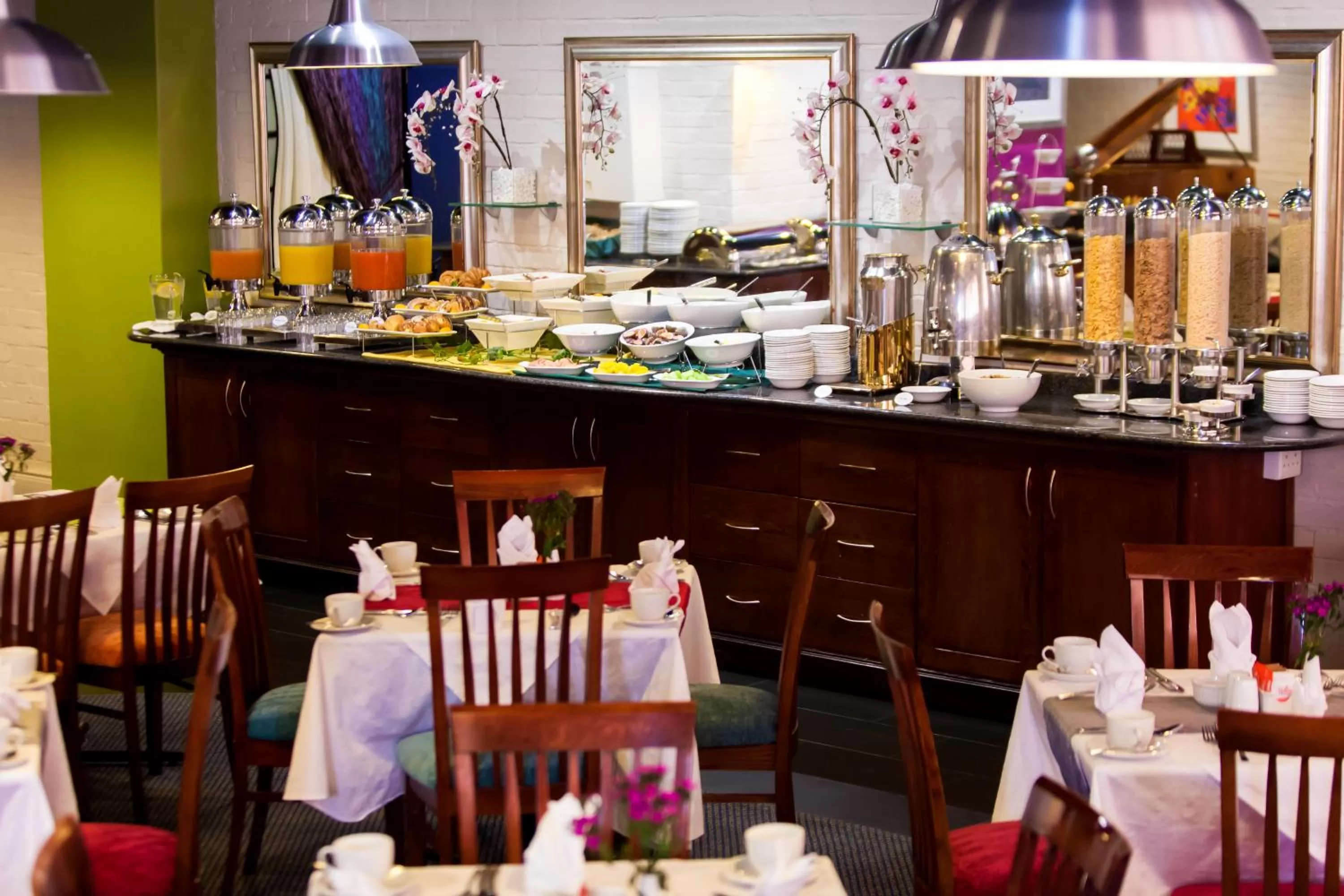 Restaurant/places to eat in Cape Town Lodge Hotel