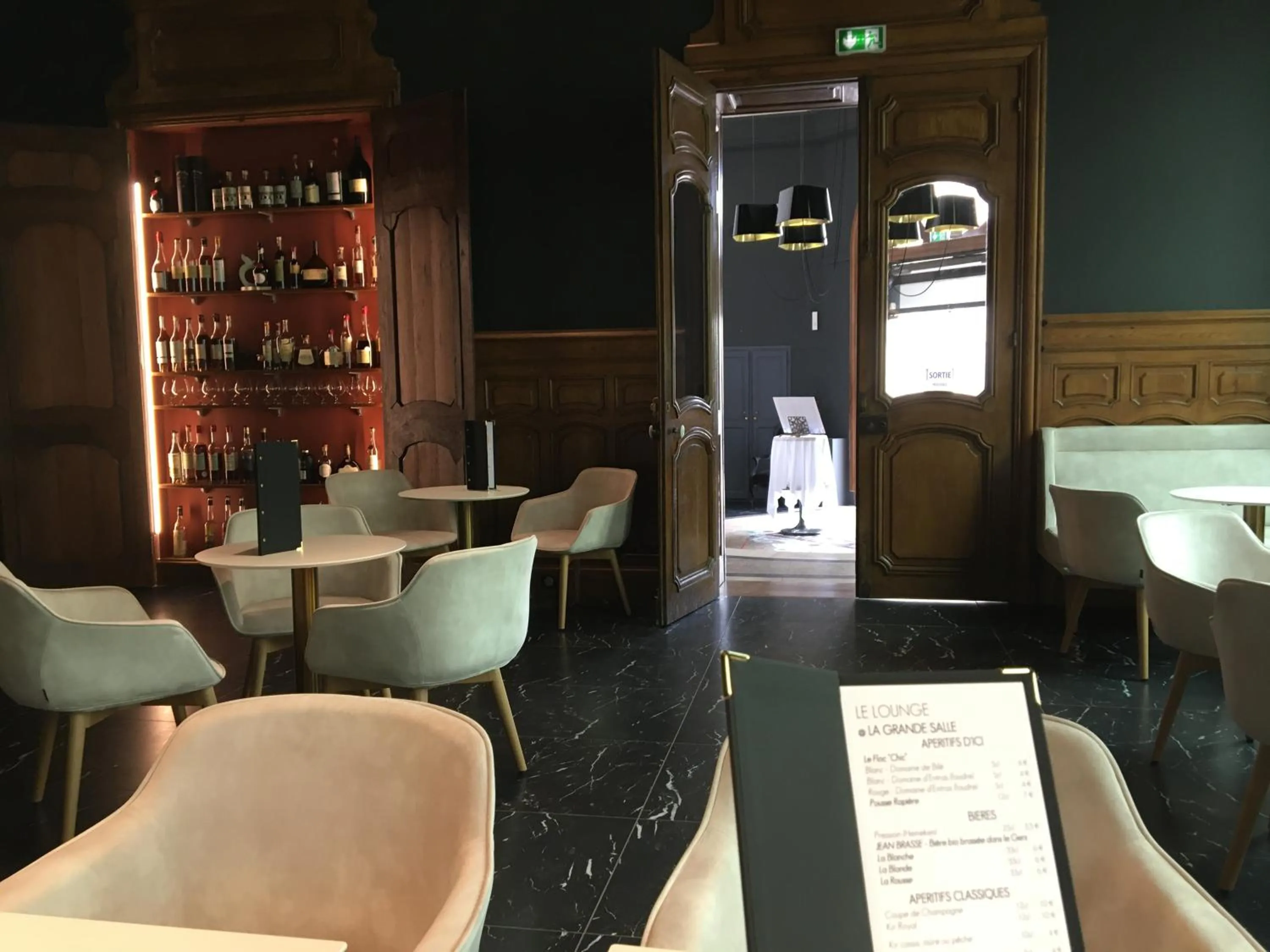 Restaurant/places to eat in Hôtel de France