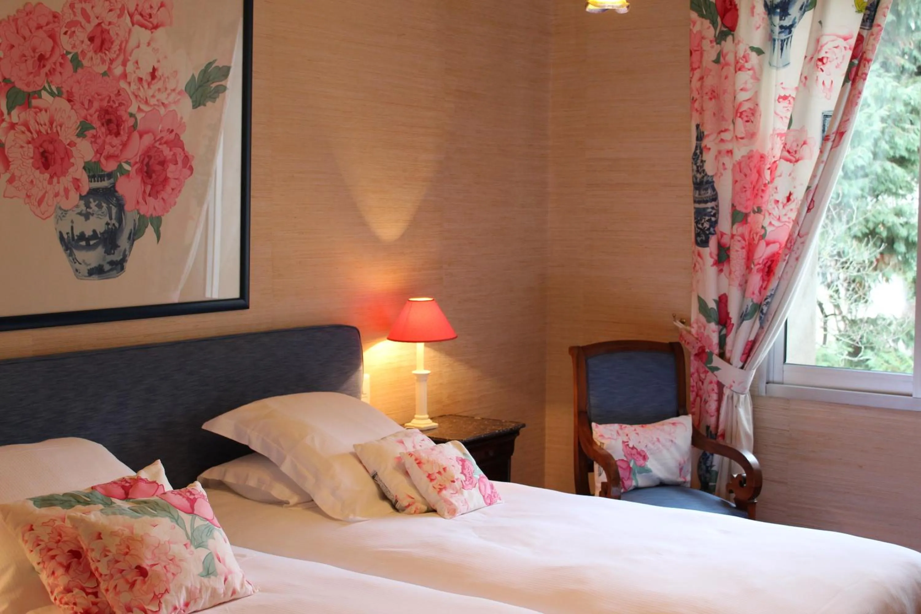 Decorative detail, Bed in Hostellerie Du Grand Saint Antoine