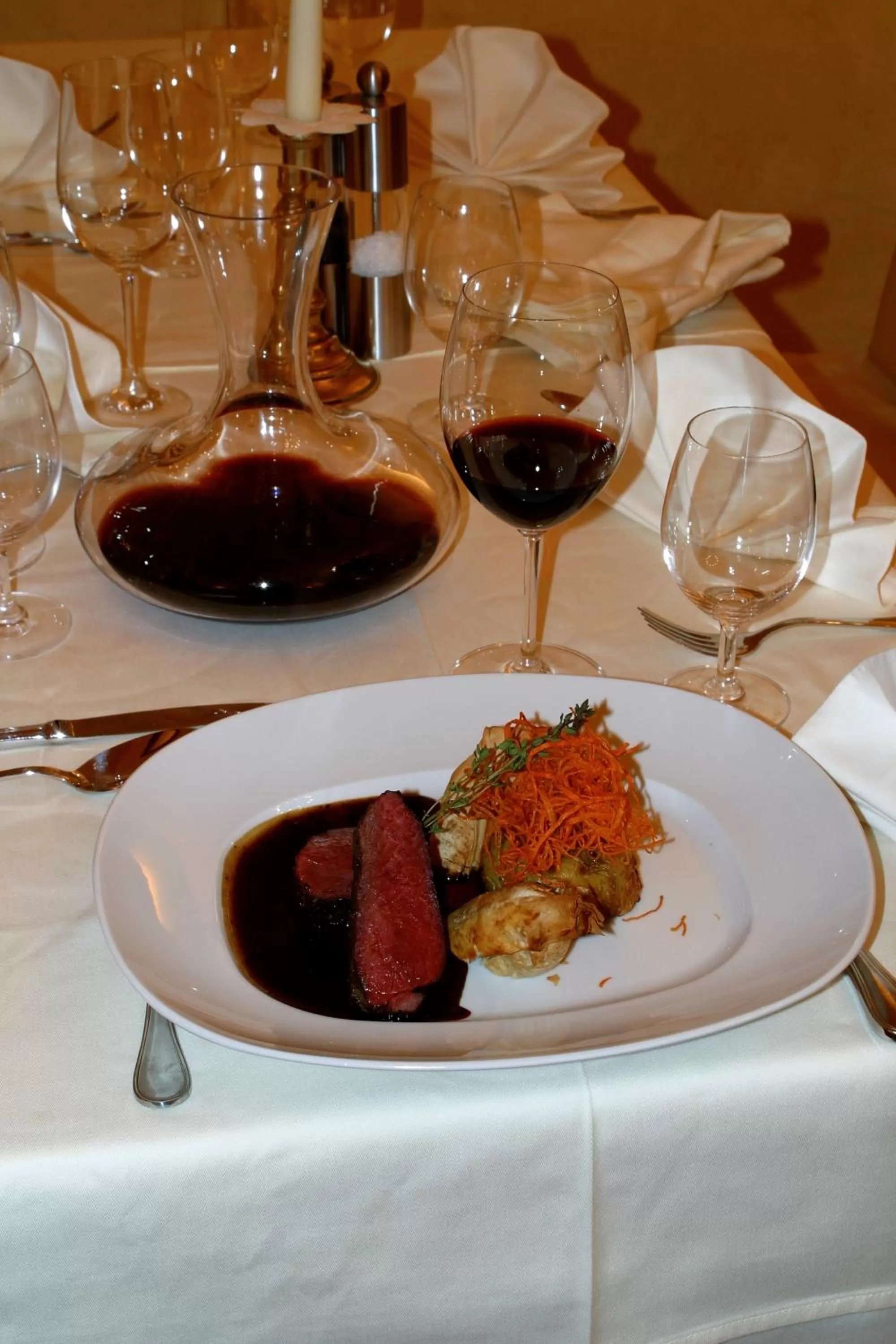 Food, Restaurant/Places to Eat in Hotel Restaurant DAS RÖSSL