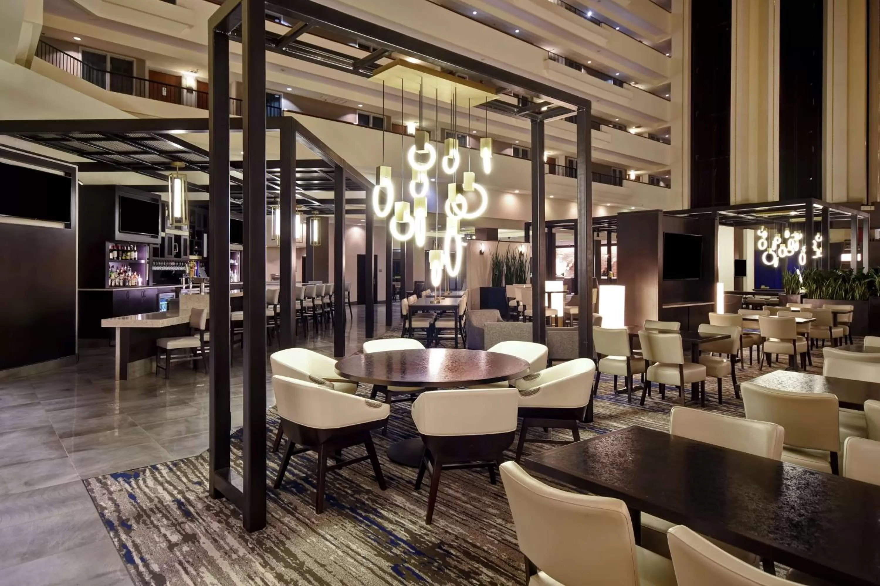 Lounge or bar in Embassy Suites Montgomery - Hotel & Conference Center