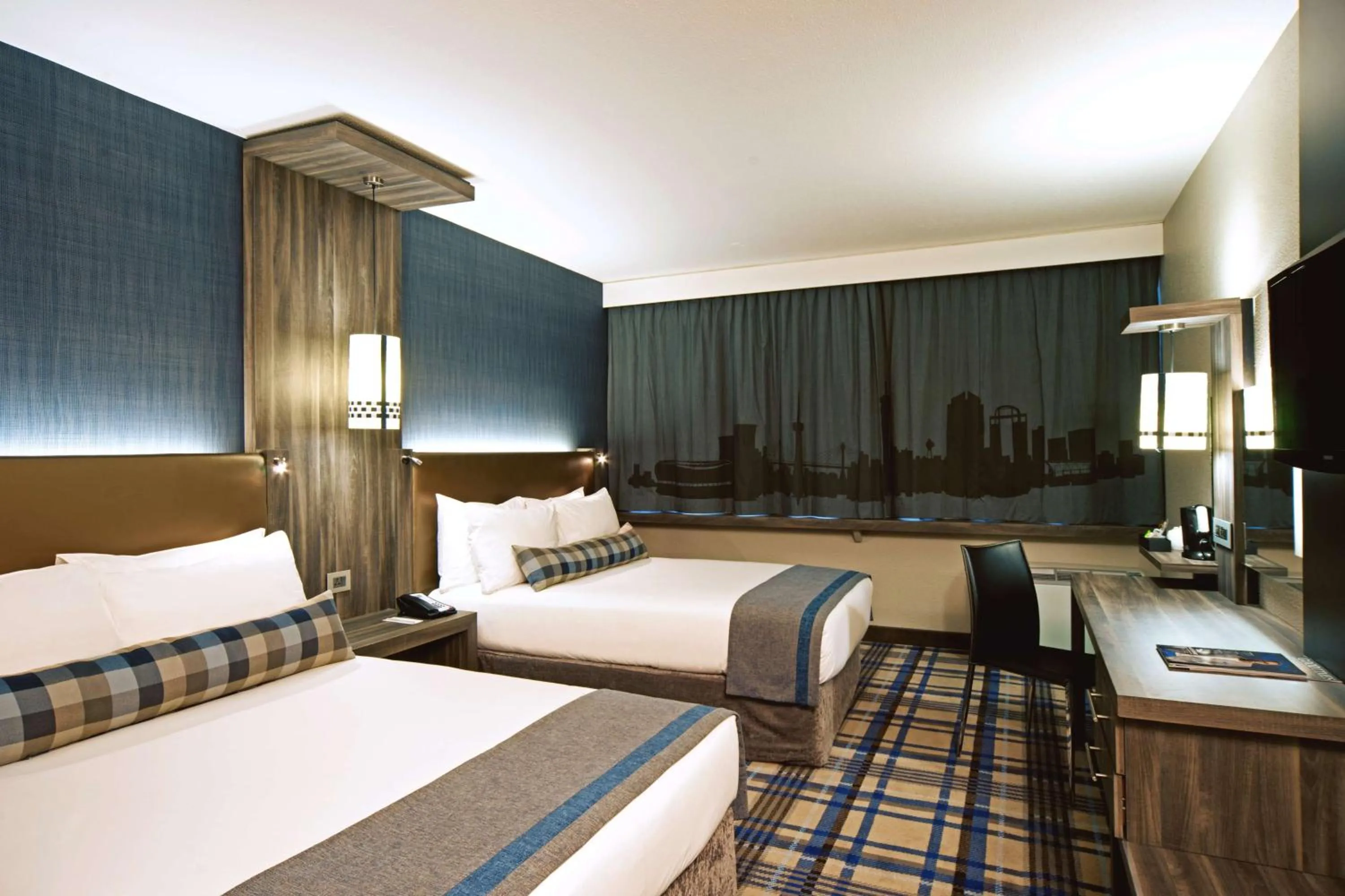 TV and multimedia, Bed in Garden Court Milpark, Johannesburg