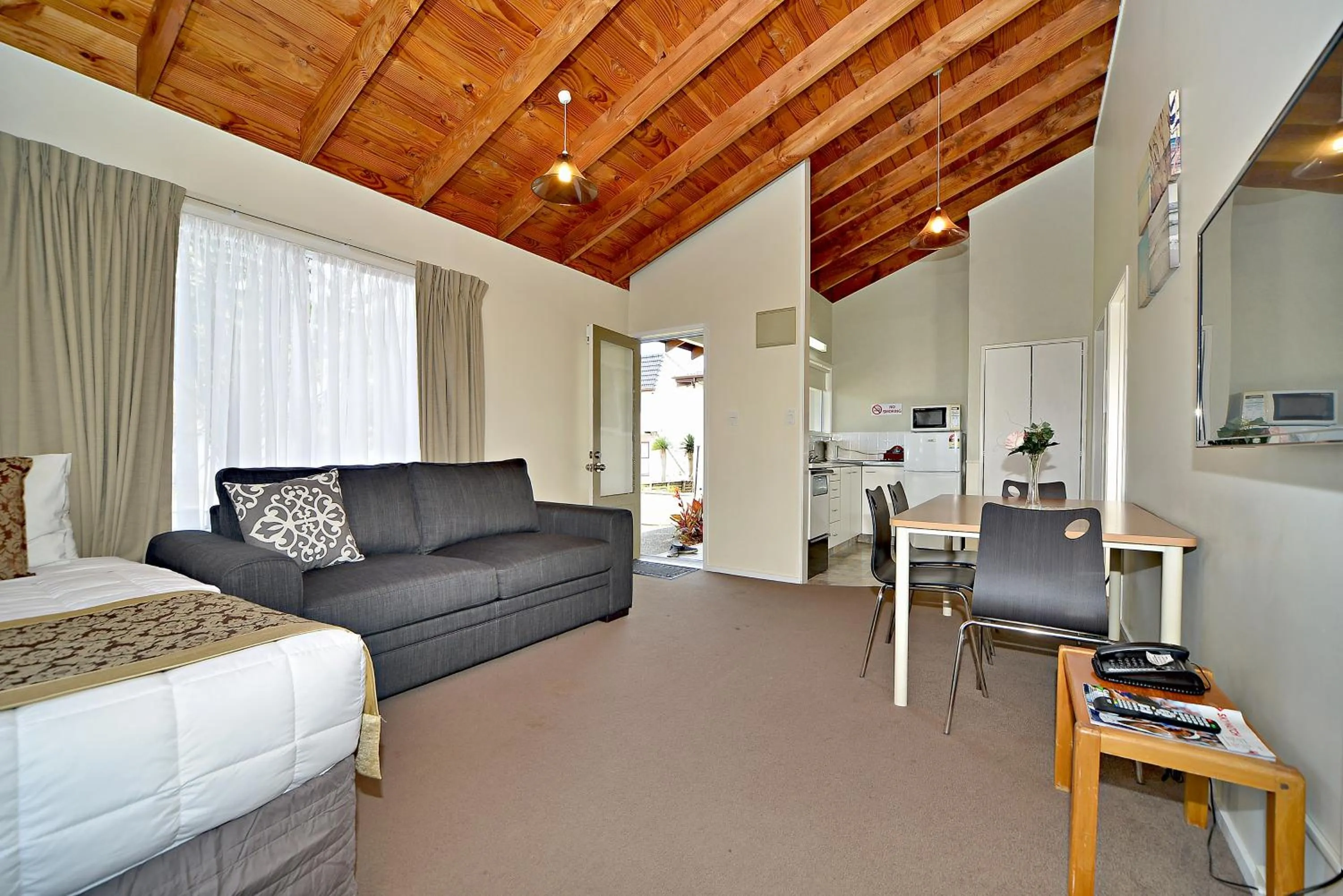 Living room in Takapuna Motor Lodge
