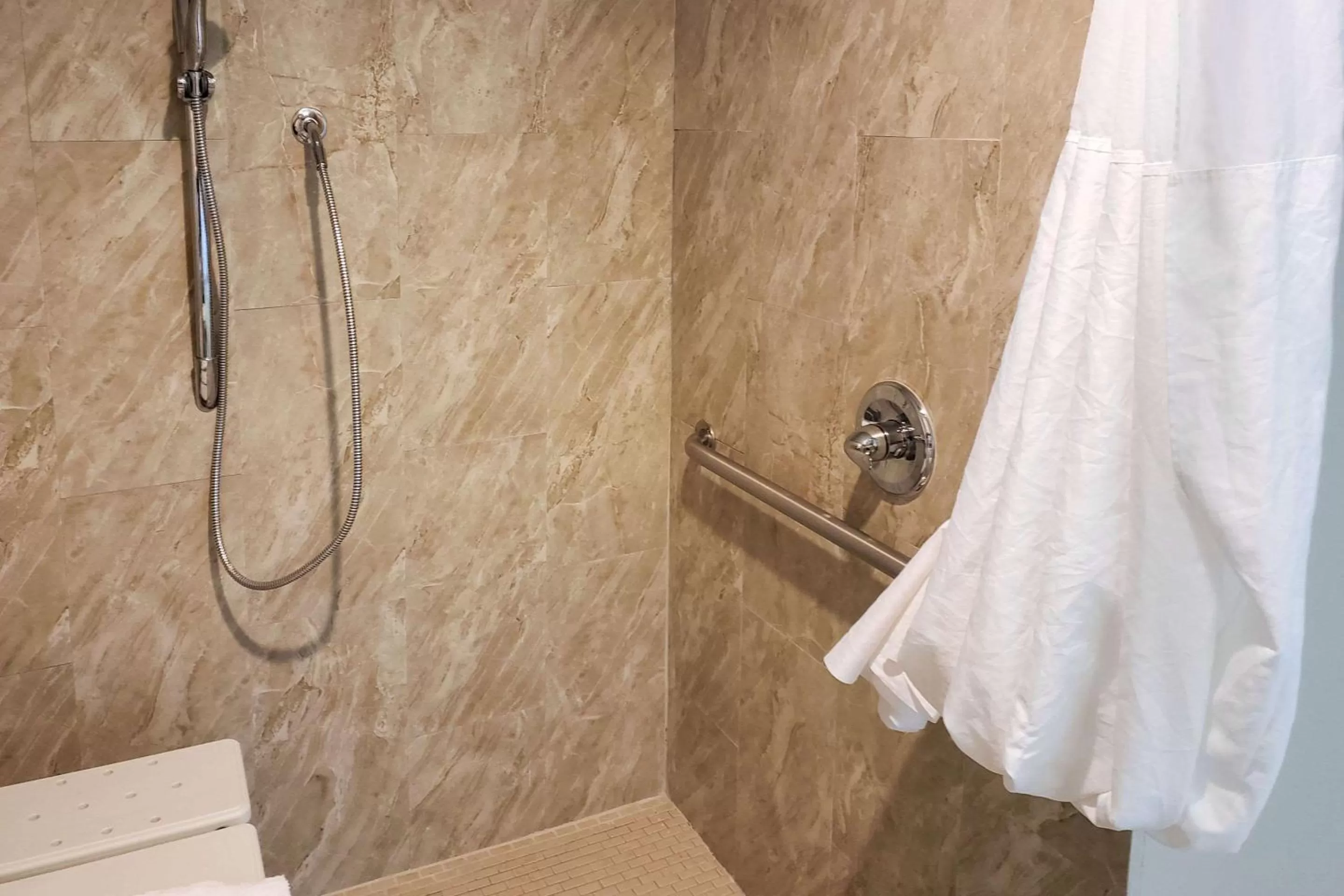 Bathroom in Quality Inn Airport East