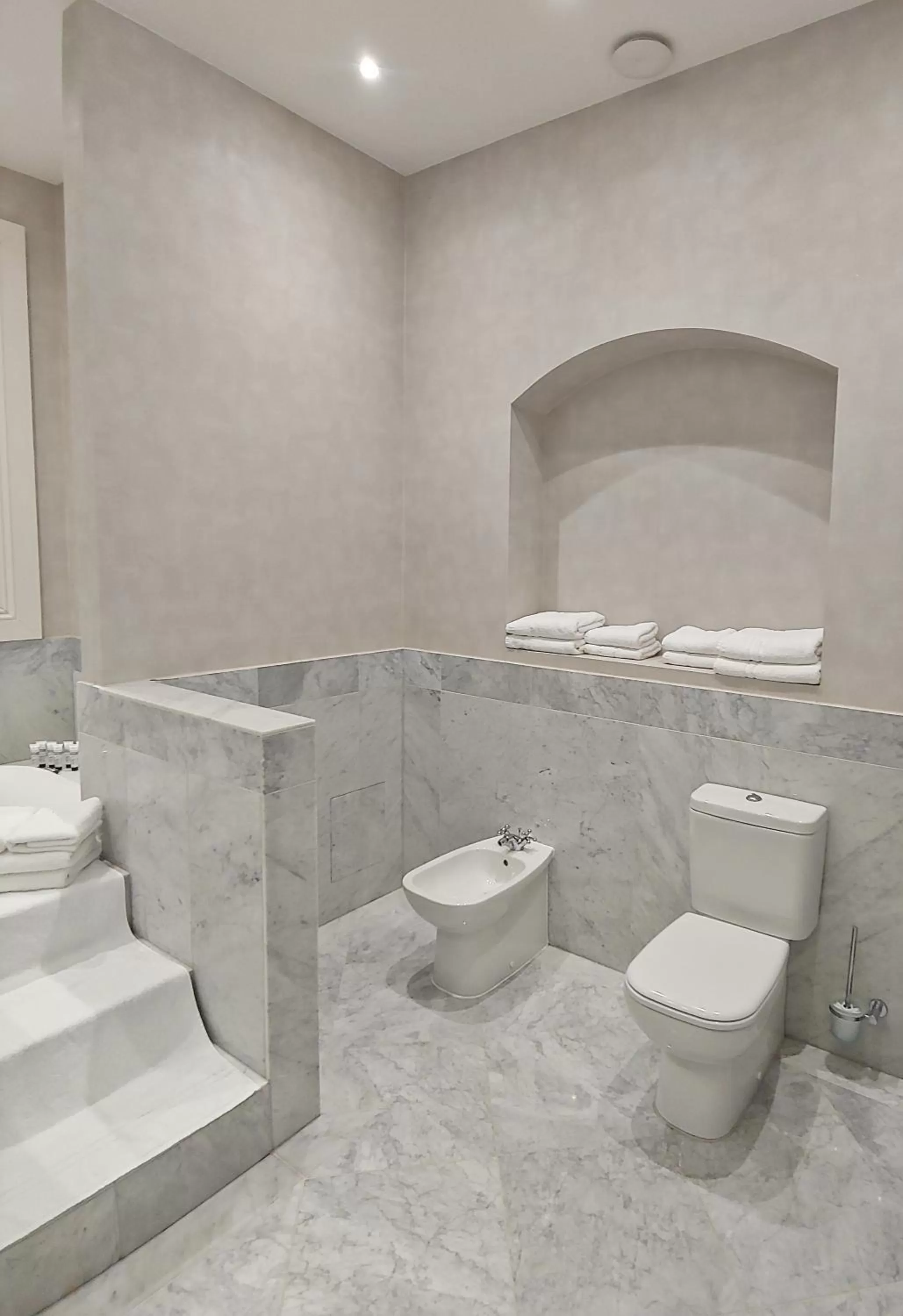 Toilet in The Chatsworth Hotel