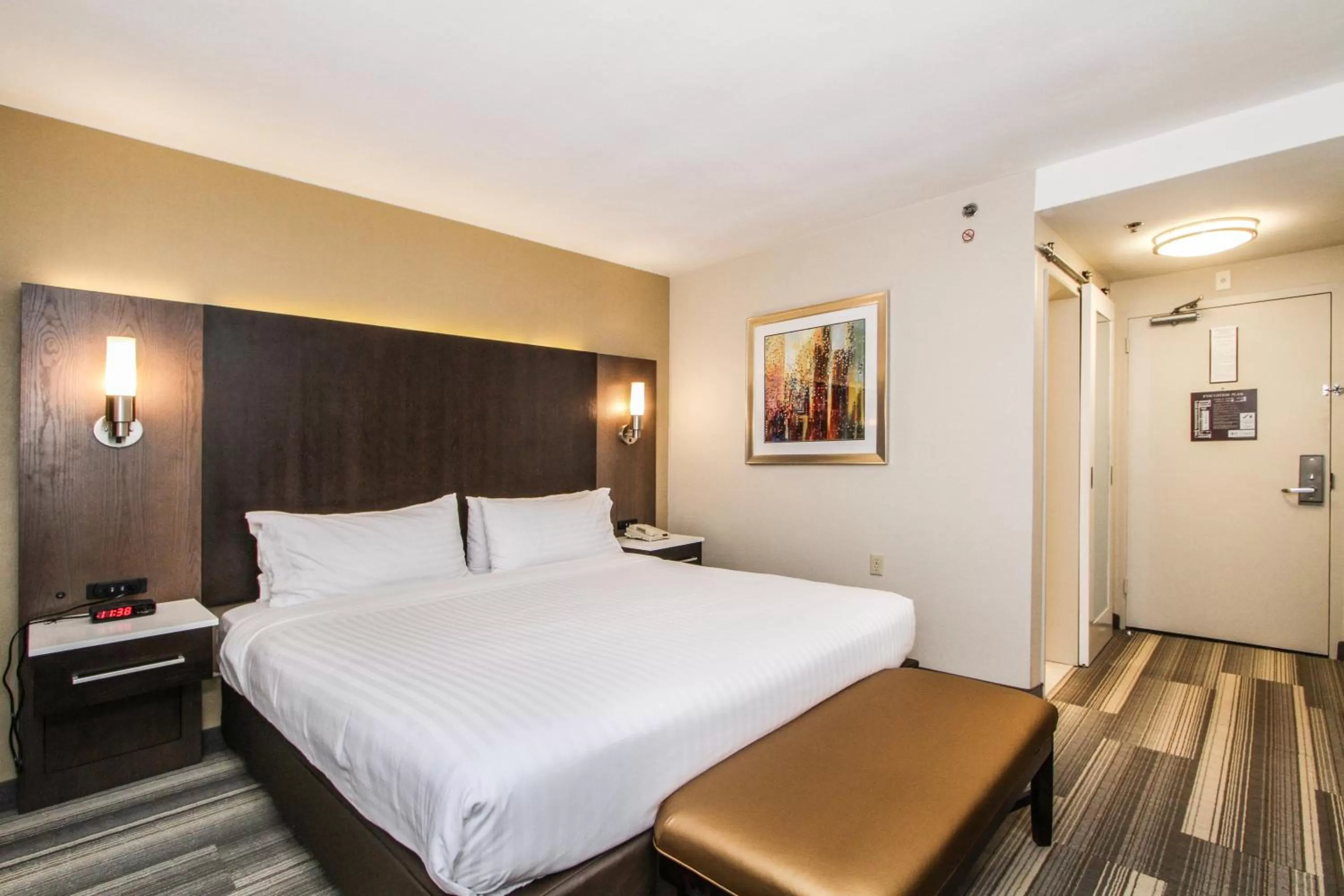 Photo of the whole room, Bed in Holiday Inn Express - Downtown San Diego by IHG