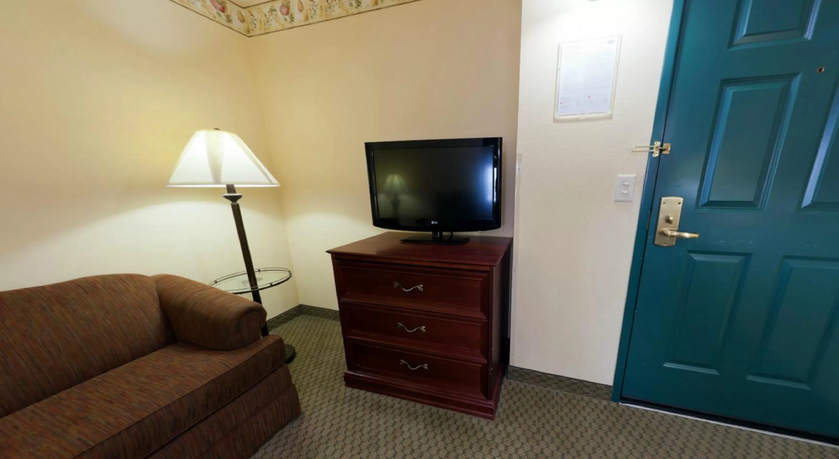 TV and multimedia in Country Inn & Suites by Radisson, St Cloud East, MN