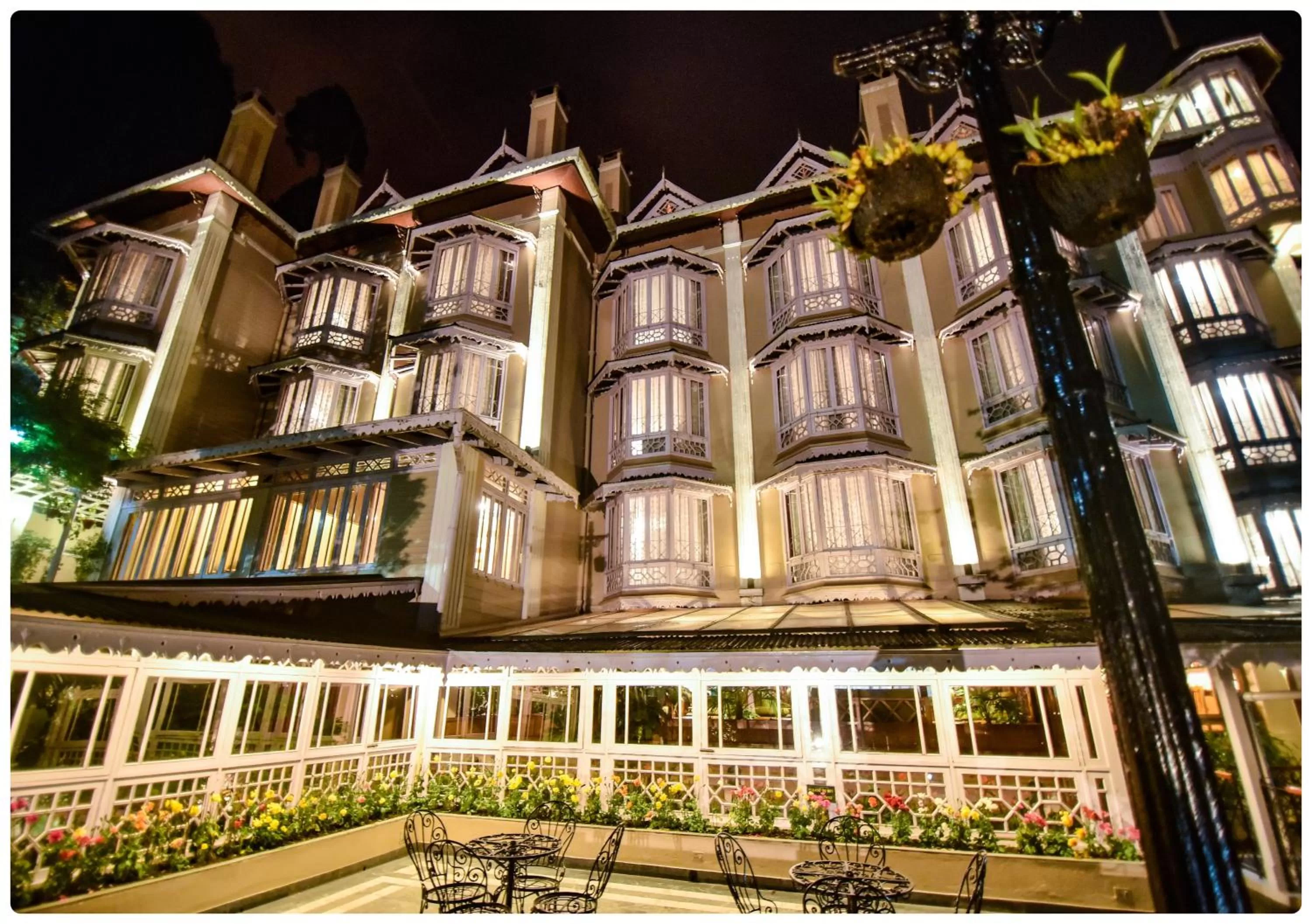 Property Building in Cedar Inn