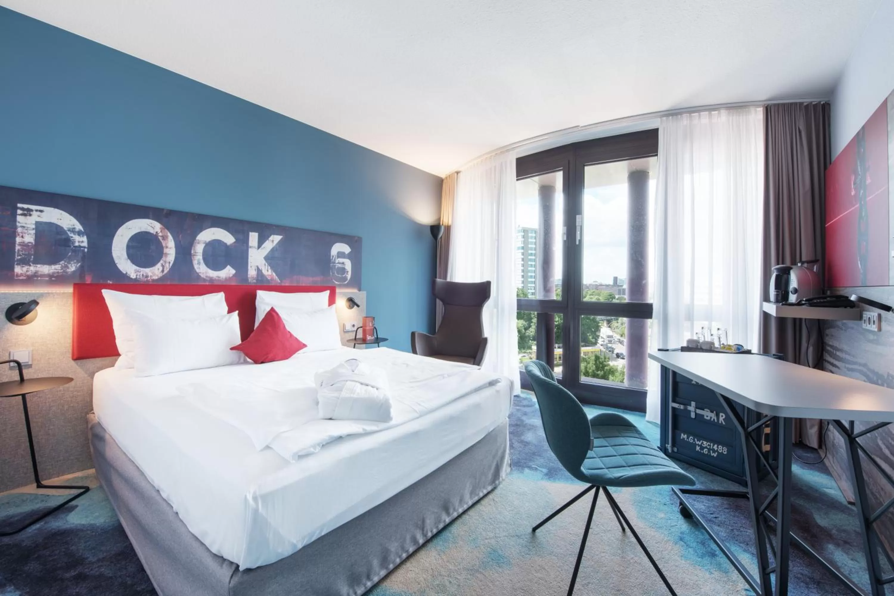 Photo of the whole room, Bed in Mercure Hotel Hamburg City