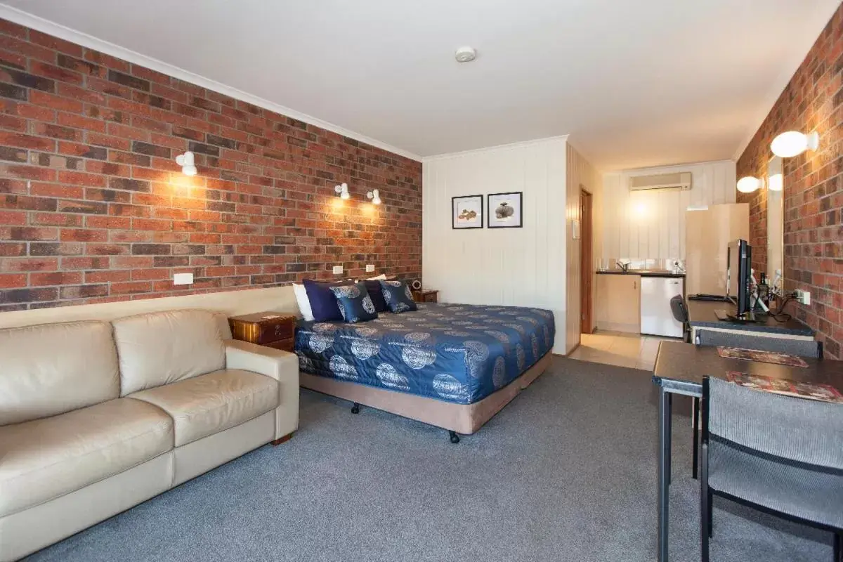 Standard King Room in Ararat Motor Inn Standard King Room in Ararat Motor Inn