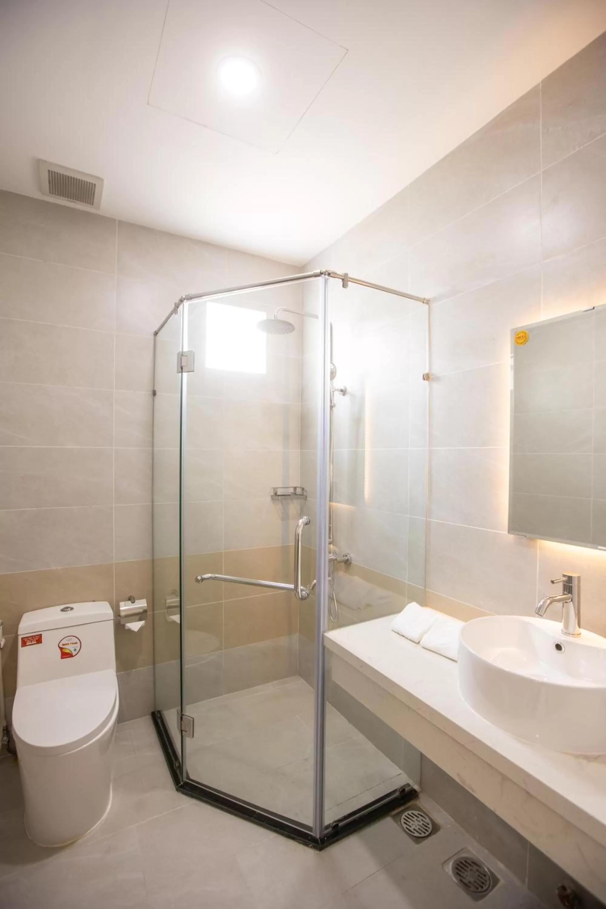 Shower in Hera Hotel Airport