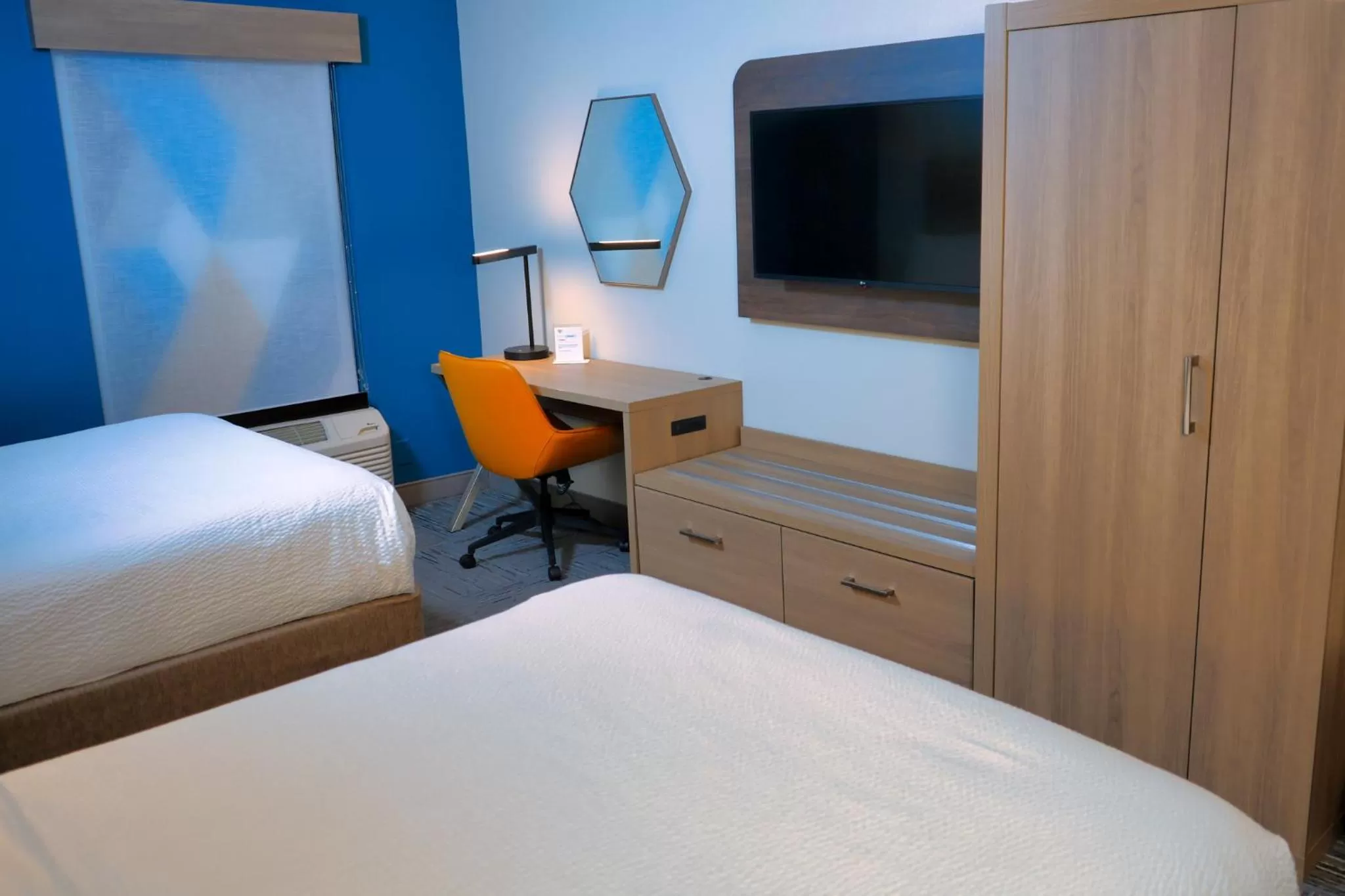 Photo of the whole room, Bed in Holiday Inn Express Hotel & Suites Tampa-Oldsmar by IHG