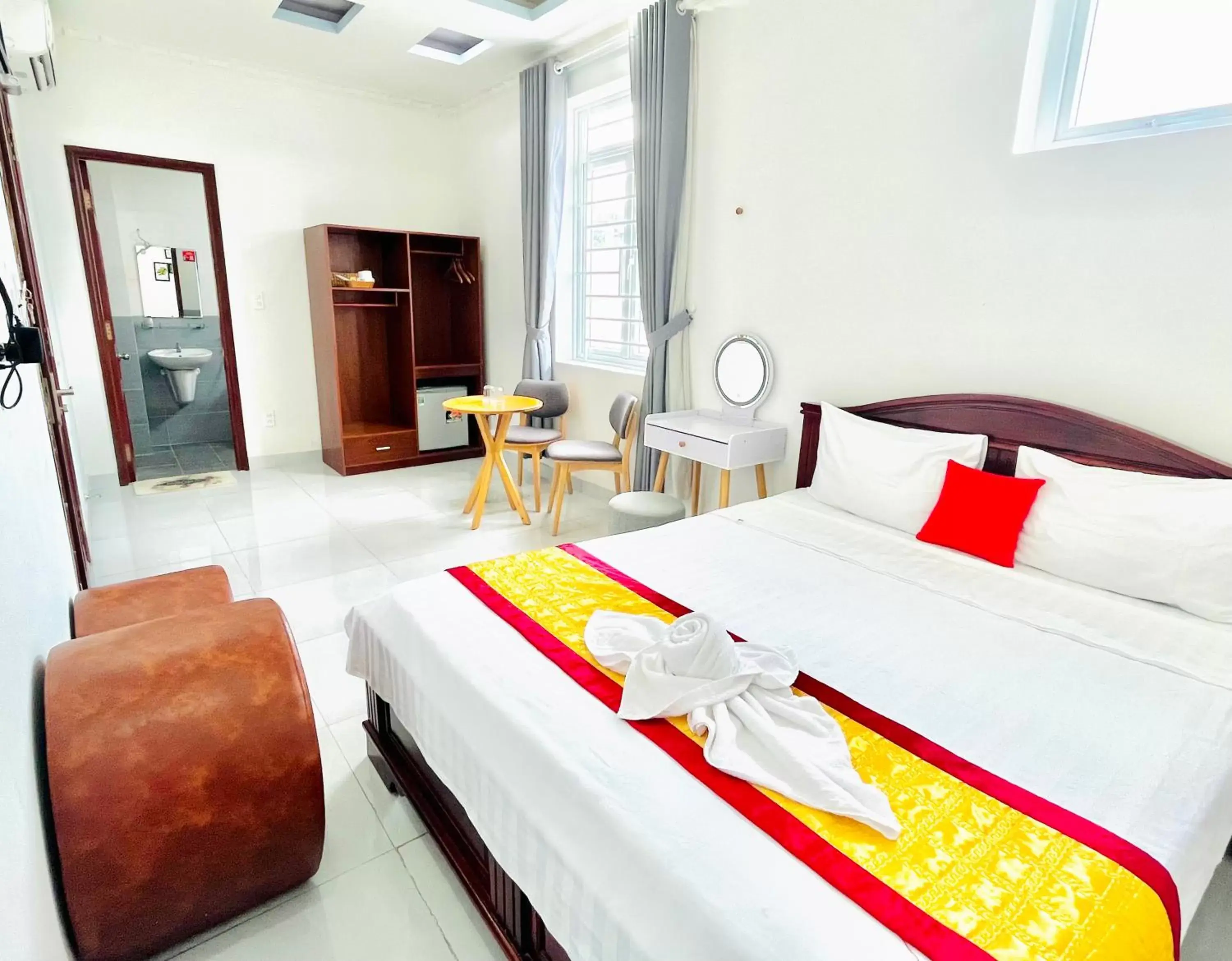 Luxury Vườn Lài Hotel Luxury Vườn Lài Hotel