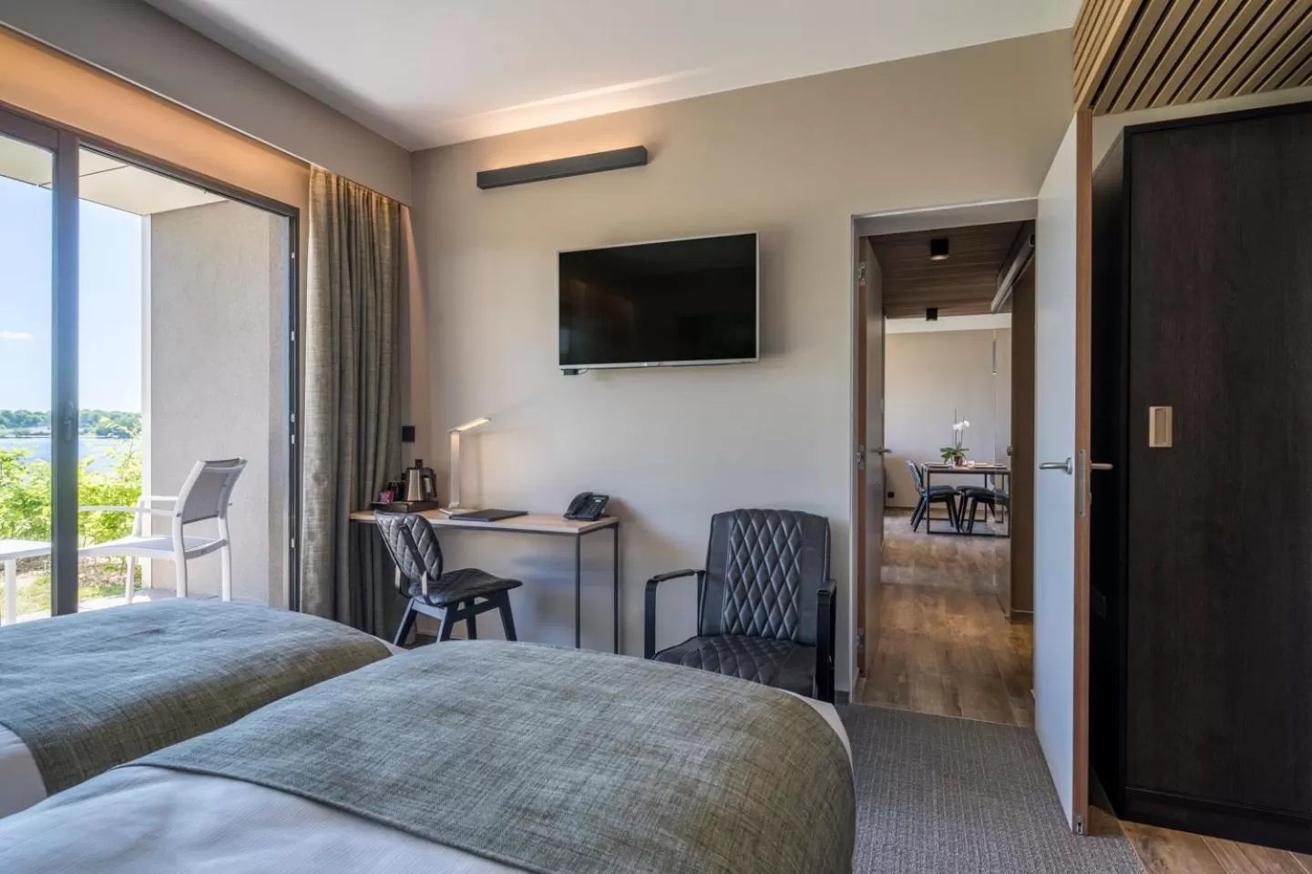 Photo of the whole room, Bed in Golden Lakes Hotel