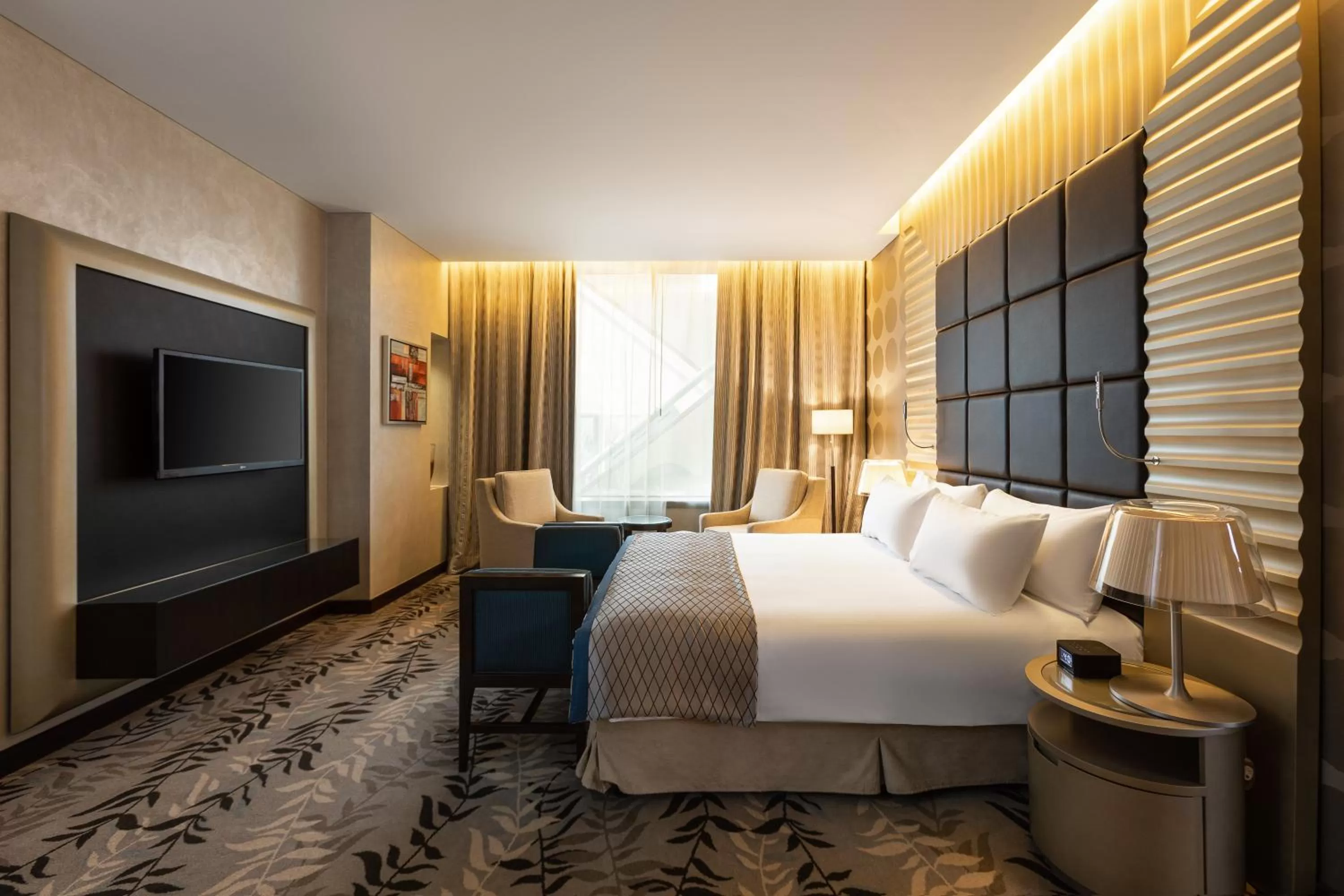 Bedroom, Bed in Crowne Plaza Riyadh - RDC Hotel & Convention by IHG