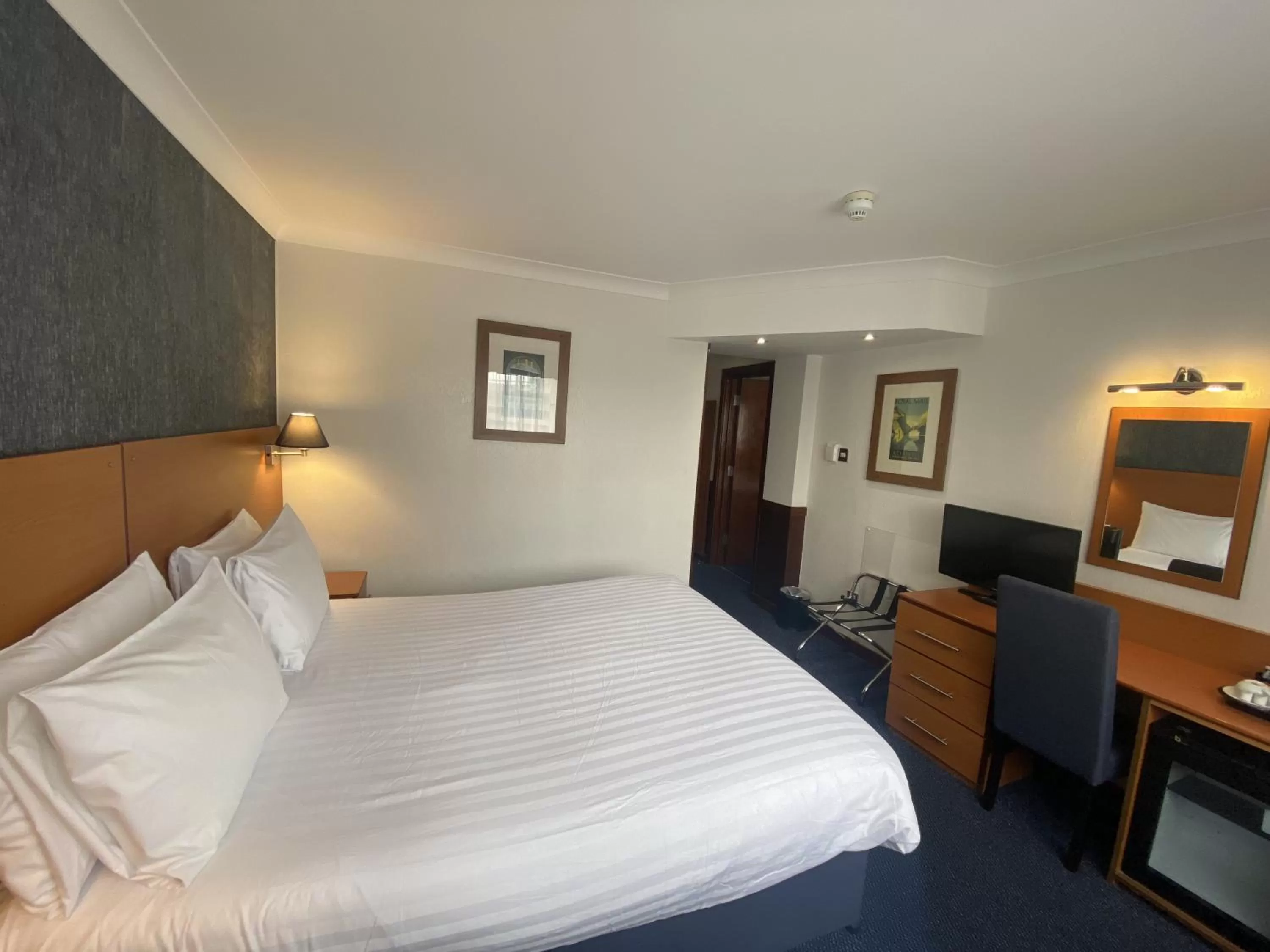 Photo of the whole room, Bed in The Liner at Liverpool