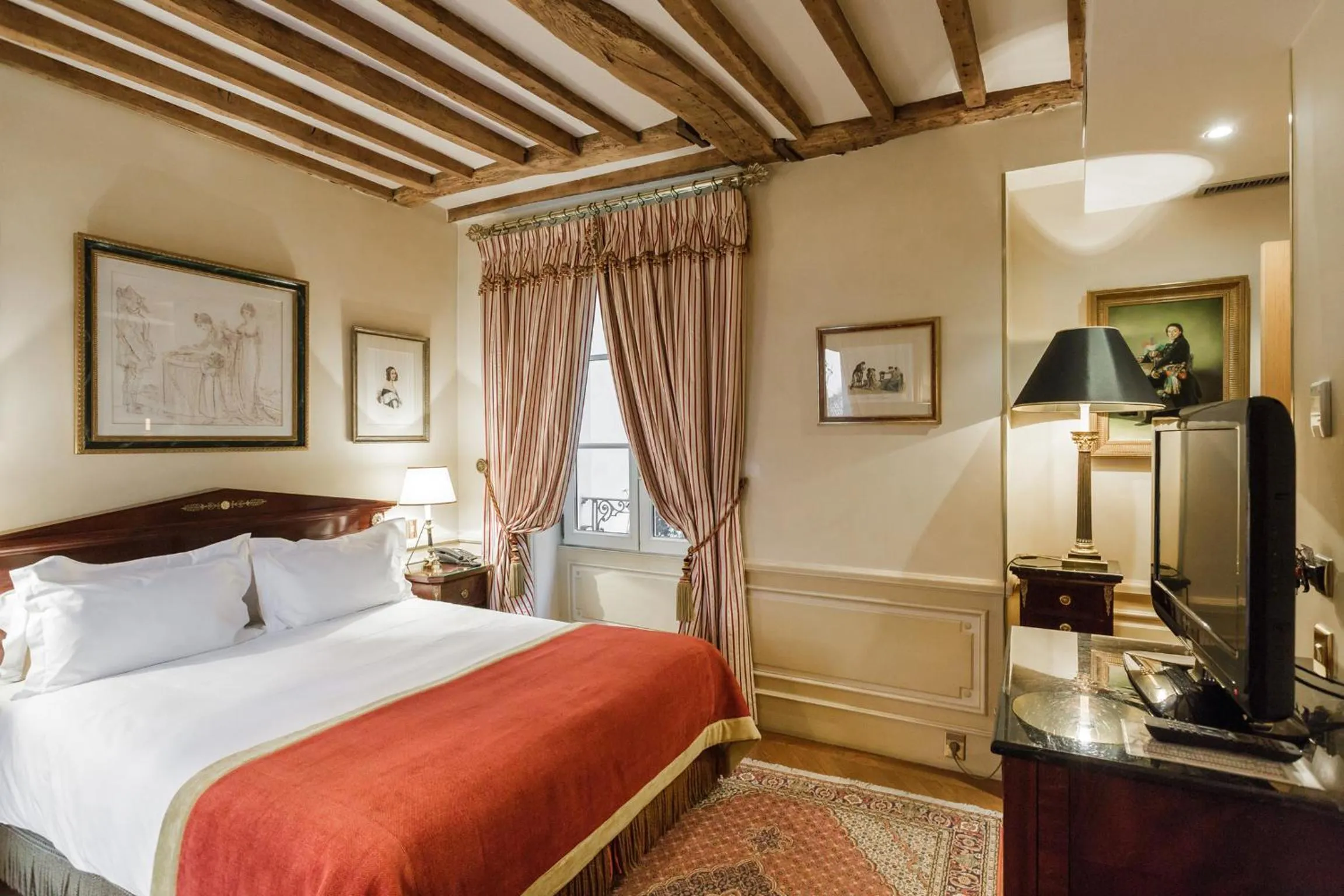 Photo of the whole room, Bed in Hotel Luxembourg Parc