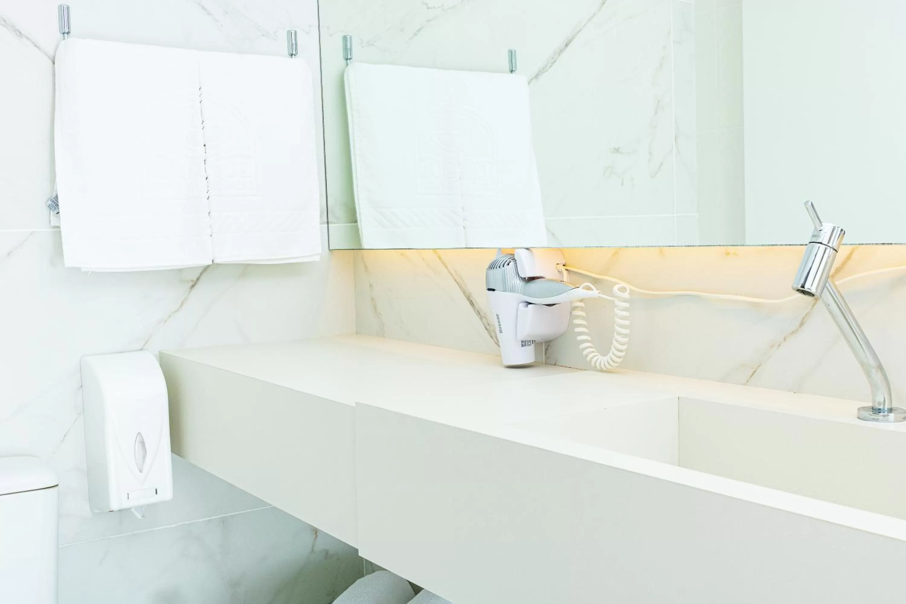 Bathroom in Ilhasul Hotel Residencia