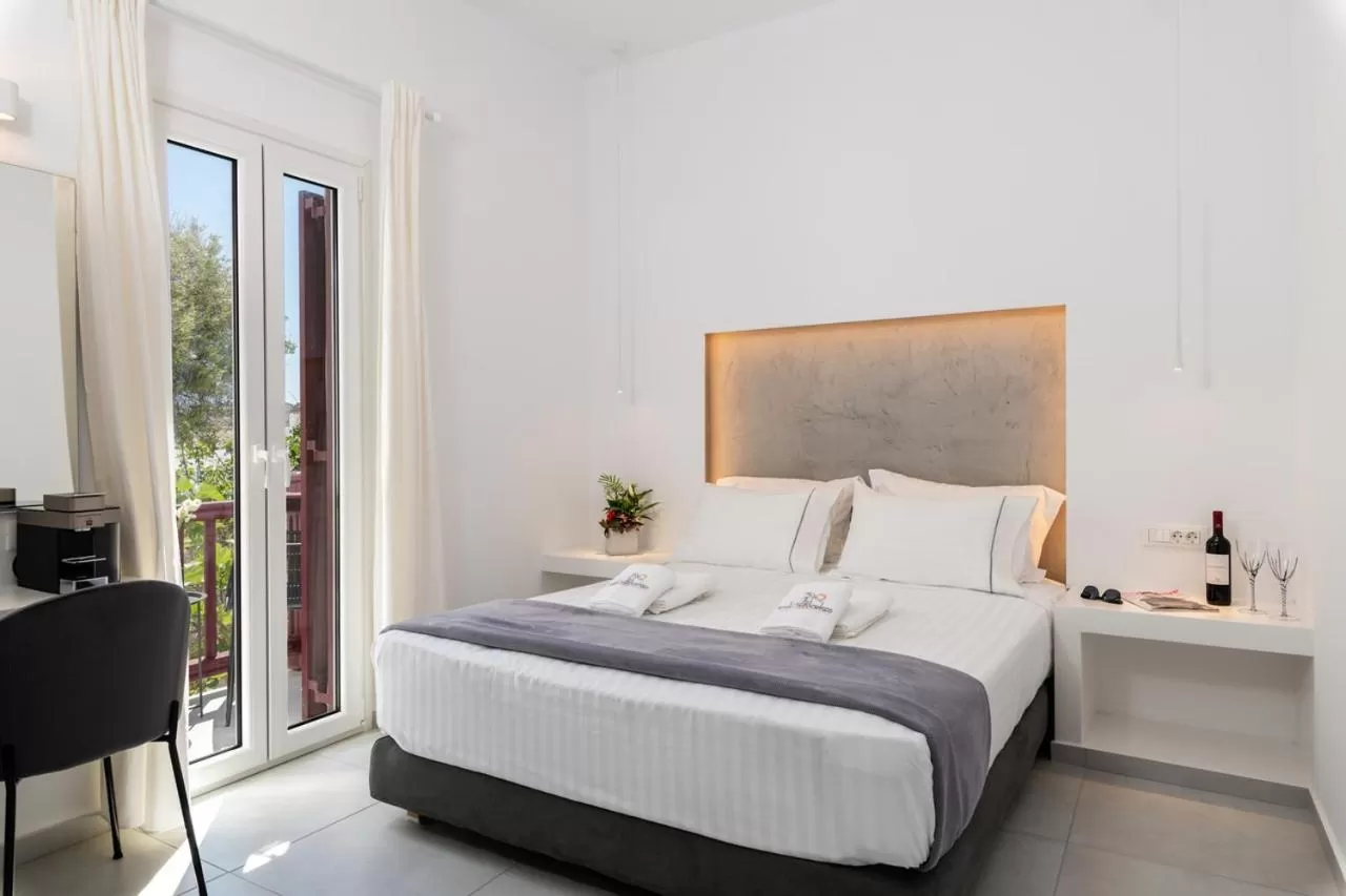 Bed in Sunset Paraportiani Rooms