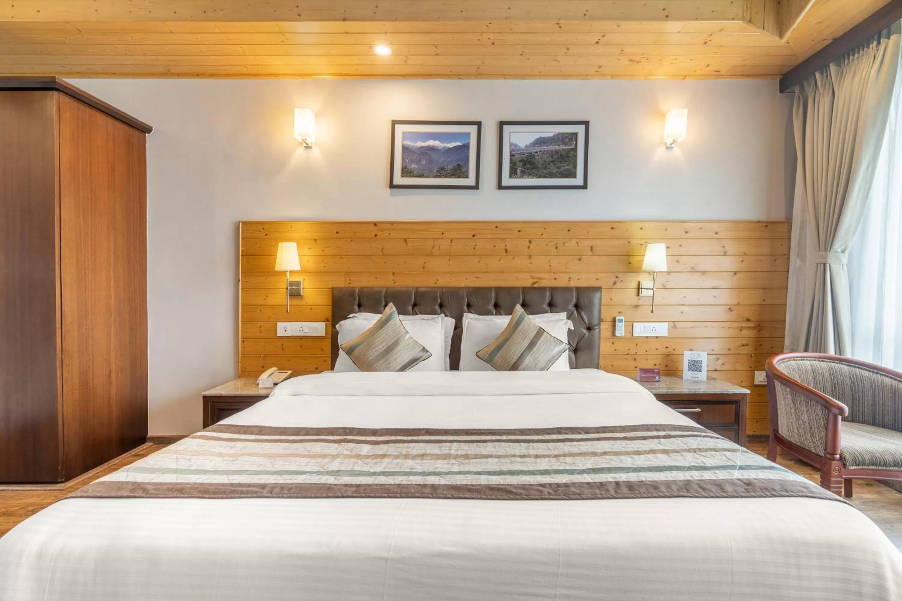 Bed in Summit Alpine Abode Hotel