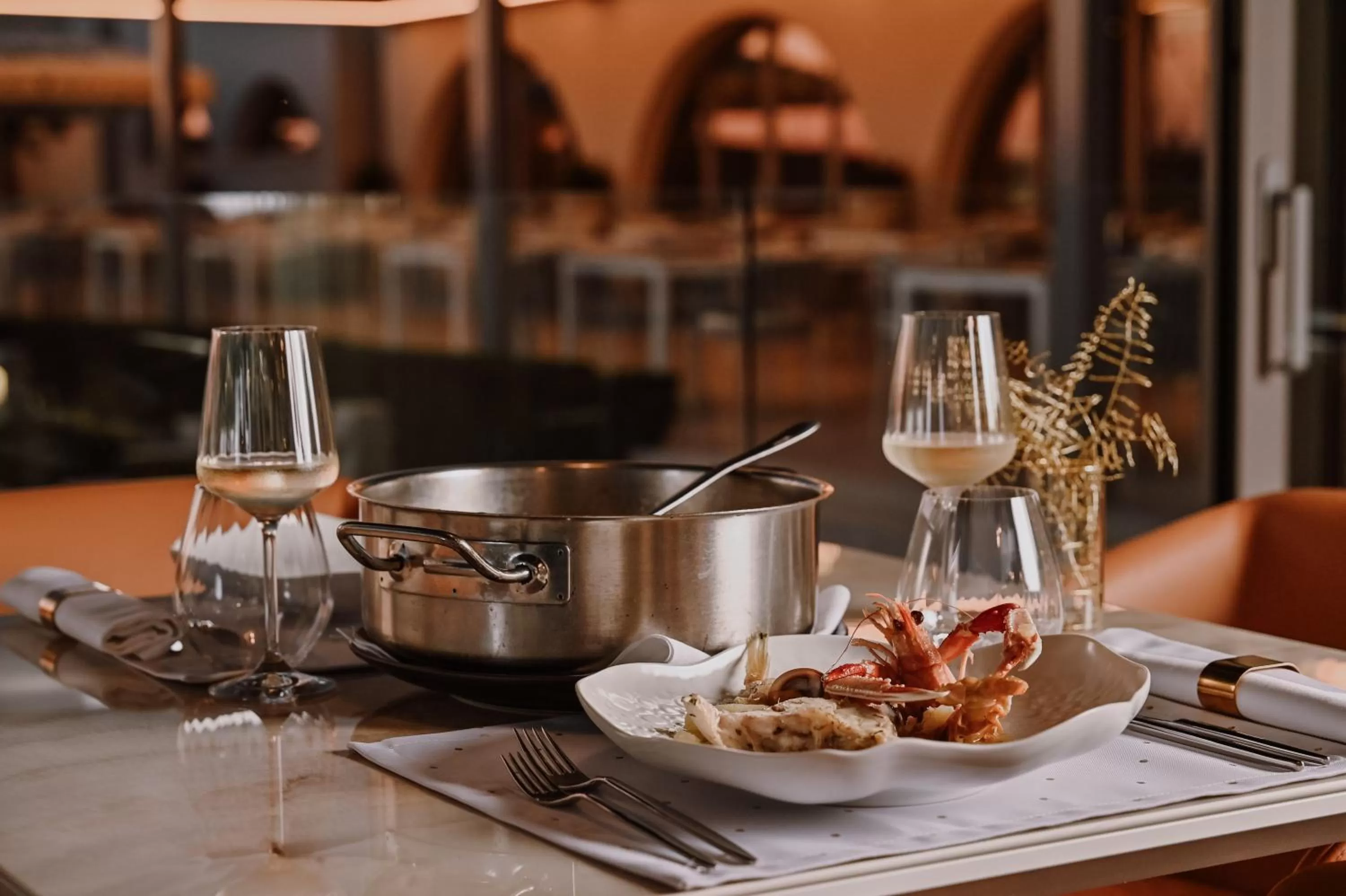 Restaurant/places to eat in Hotel Stomorin-Marina Hramina